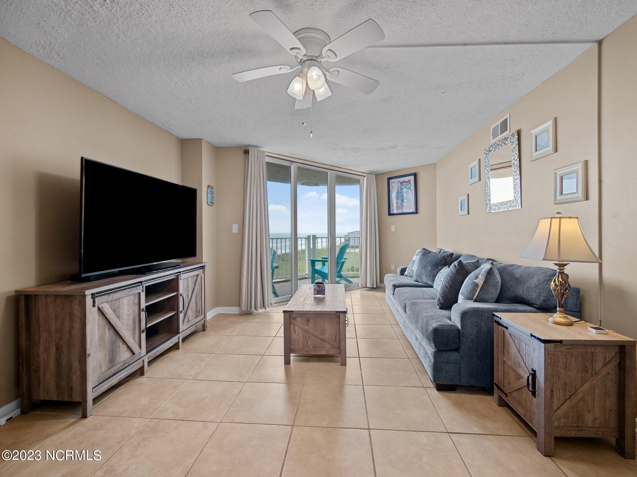 2000 New River Inlet Road, 1304