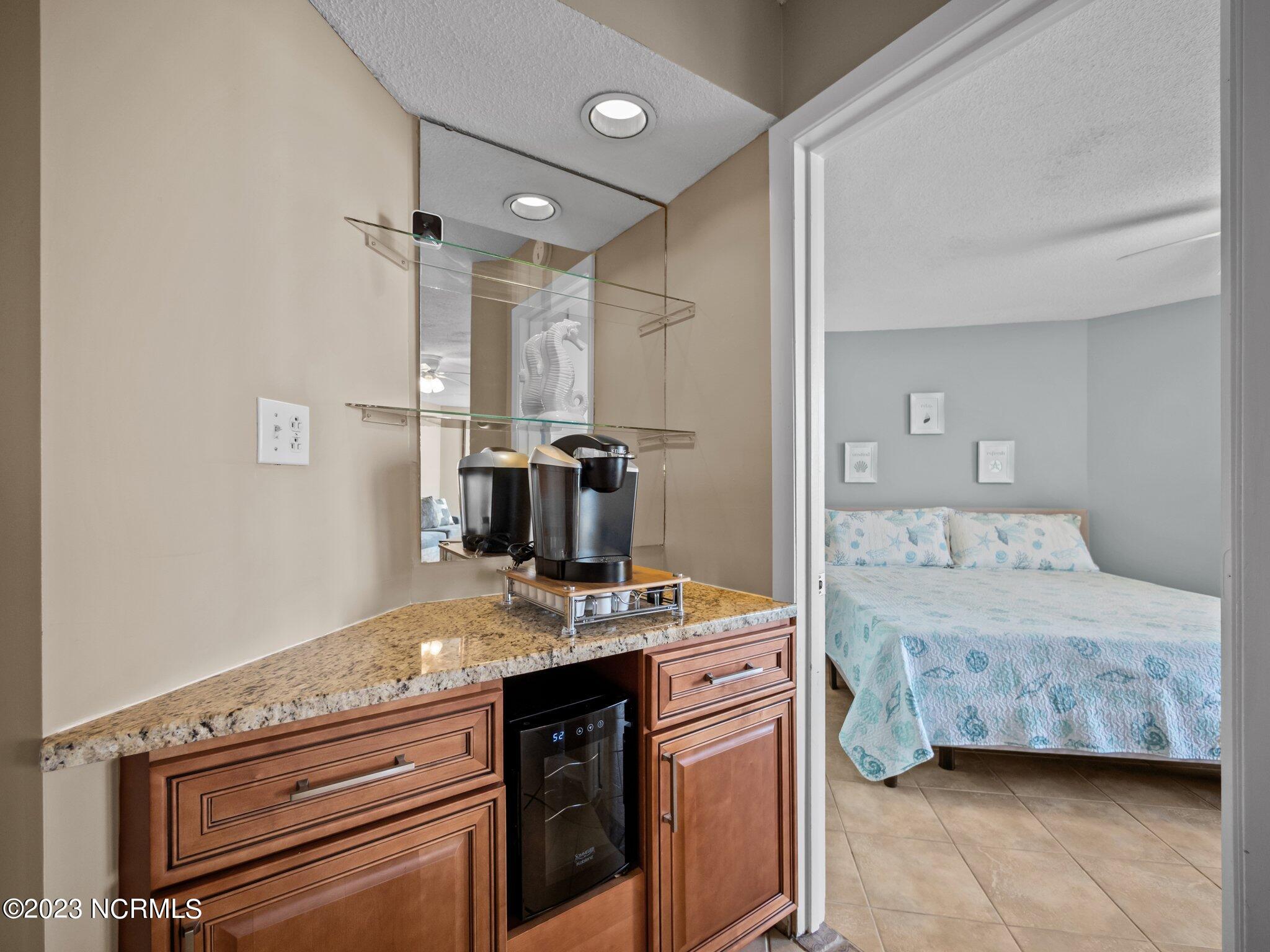 2000 New River Inlet Road, 1304