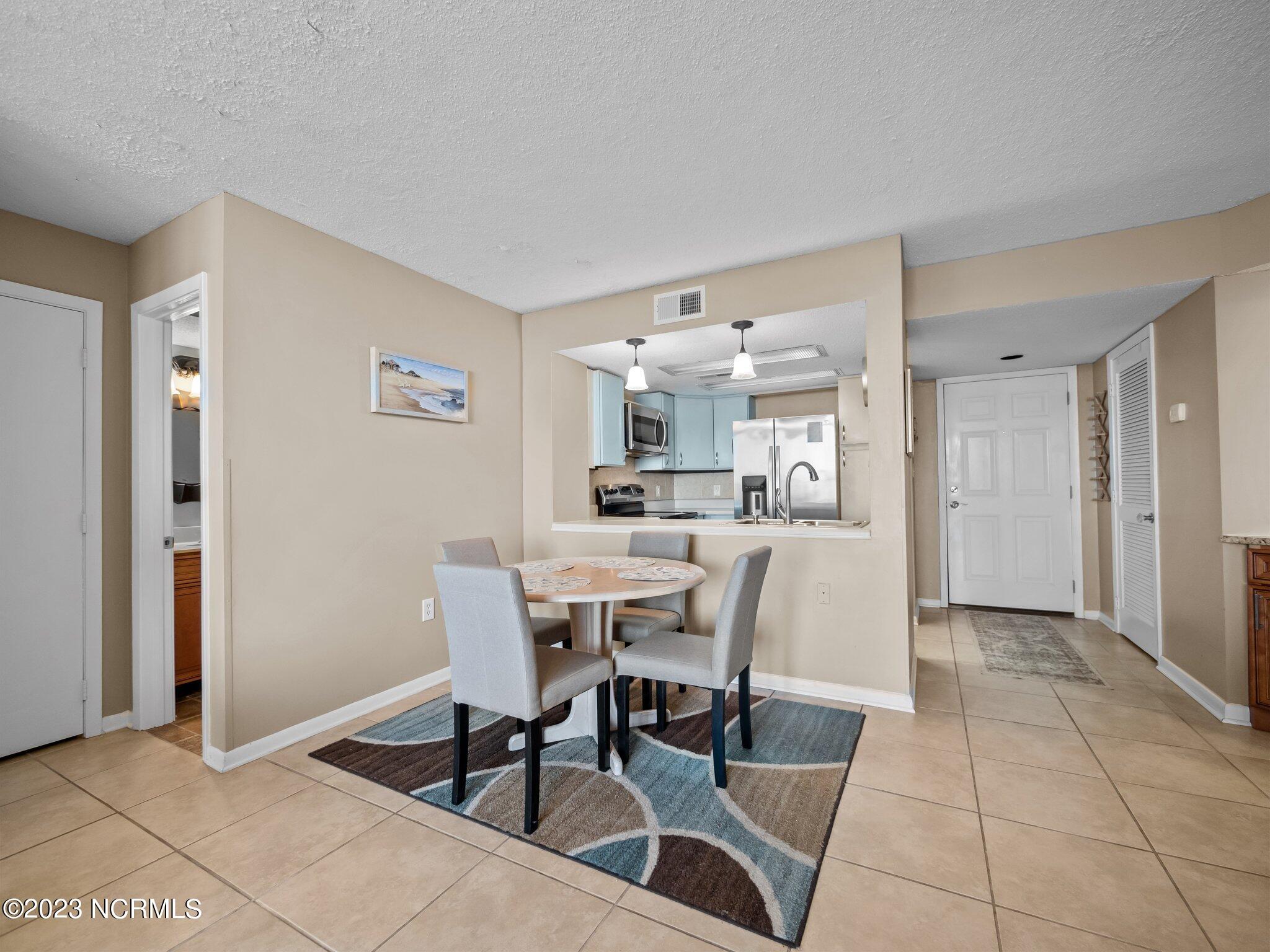 2000 New River Inlet Road, 1304