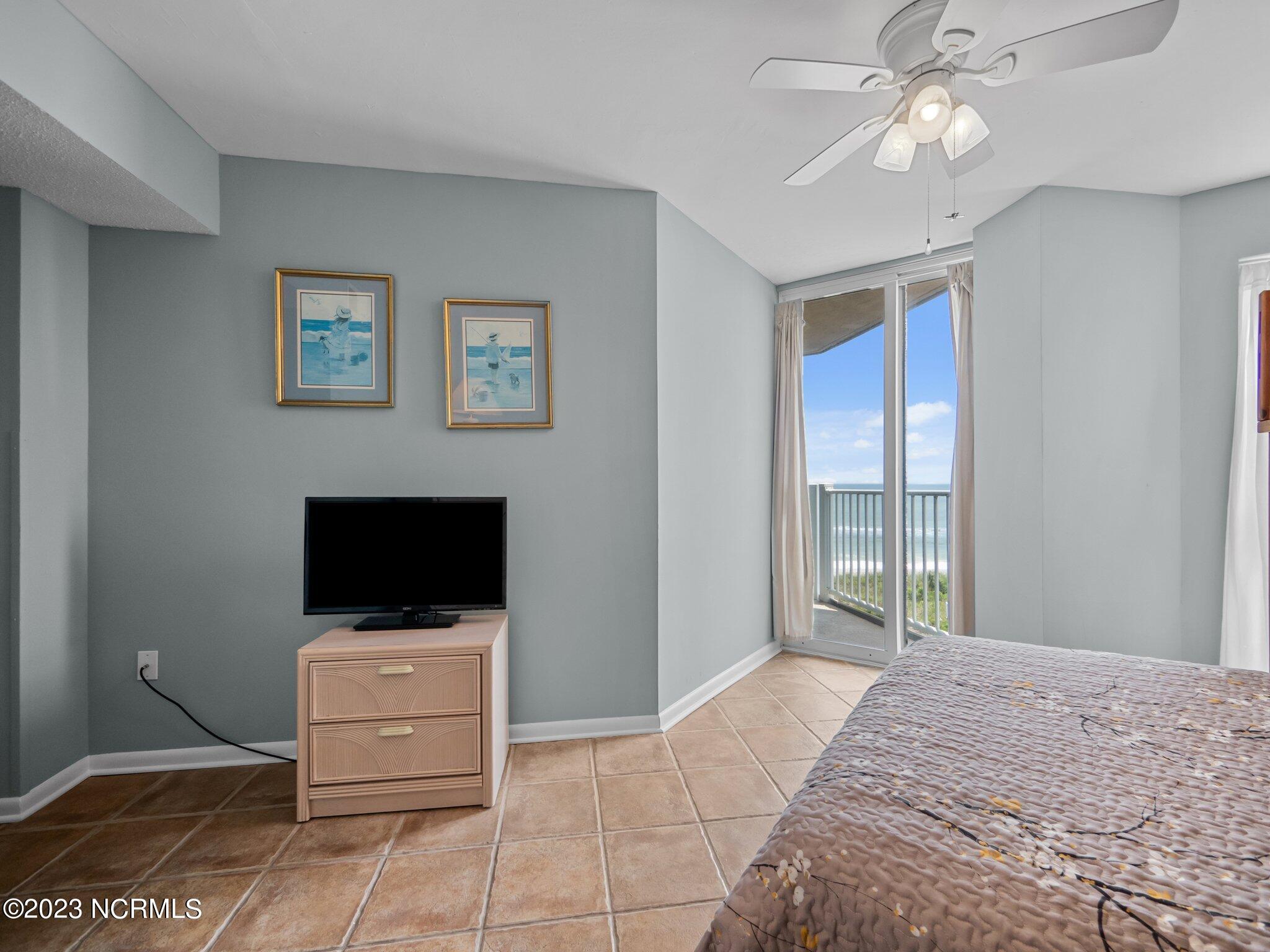 2000 New River Inlet Road, 1304