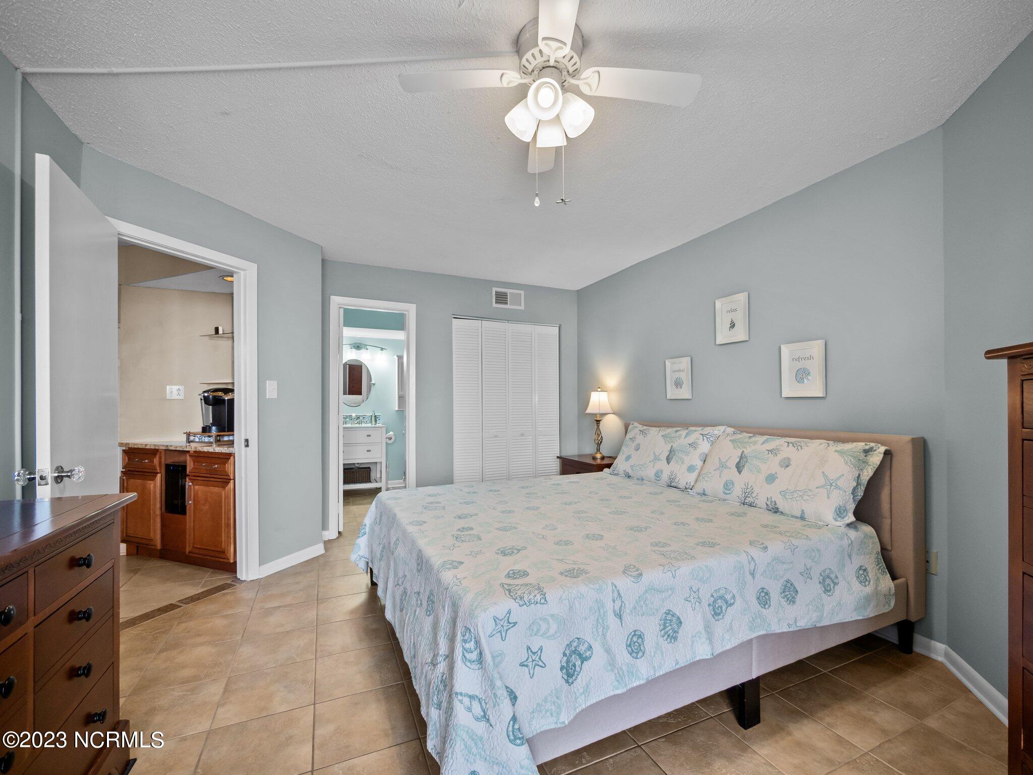 2000 New River Inlet Road, 1304