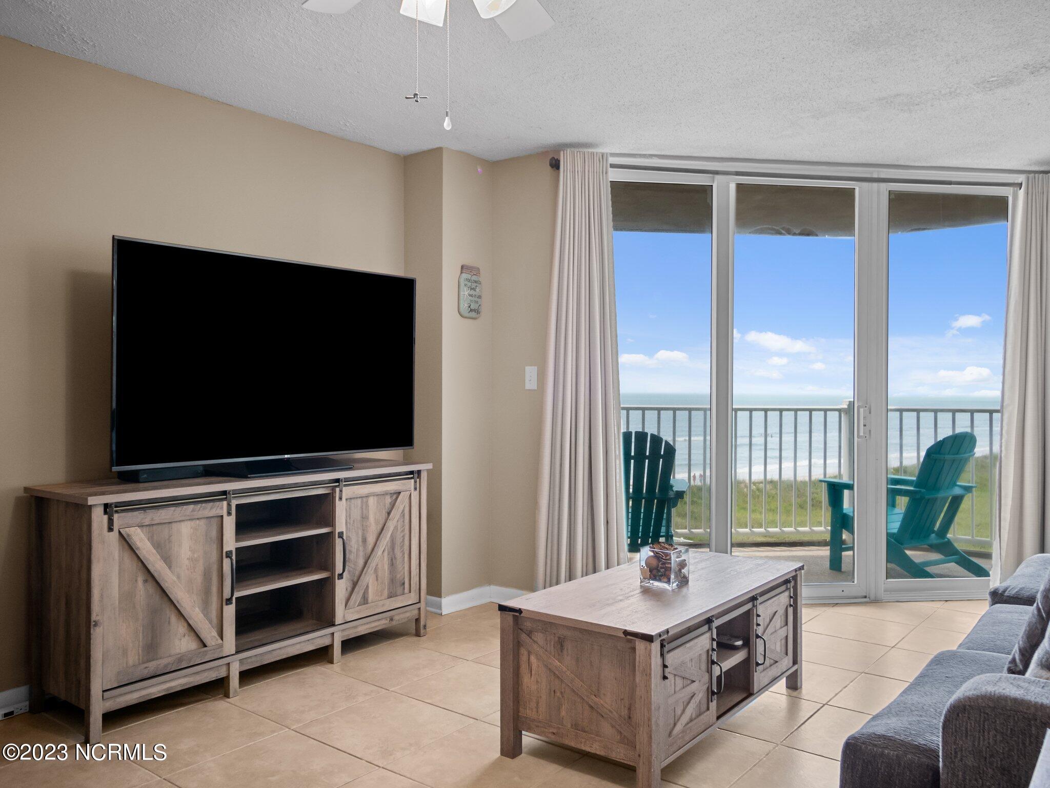 2000 New River Inlet Road, 1304