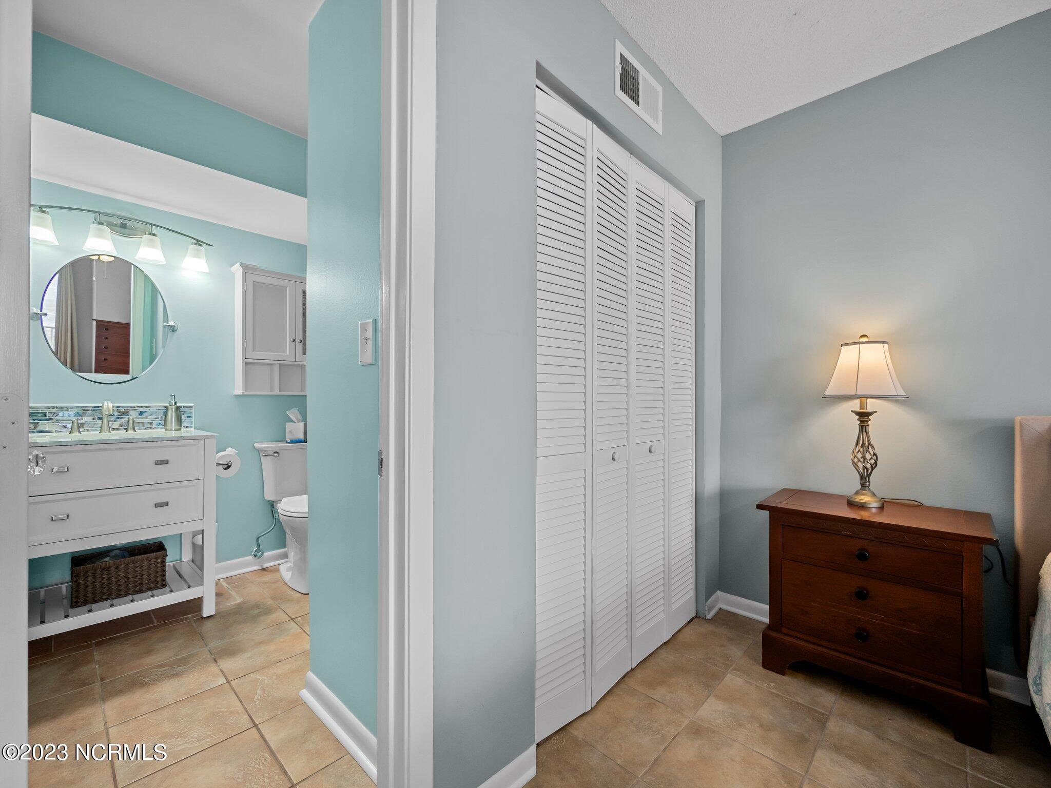 2000 New River Inlet Road, 1304