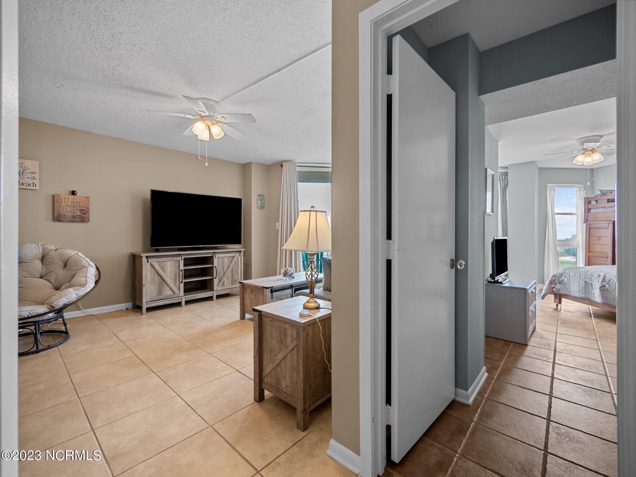 2000 New River Inlet Road, 1304
