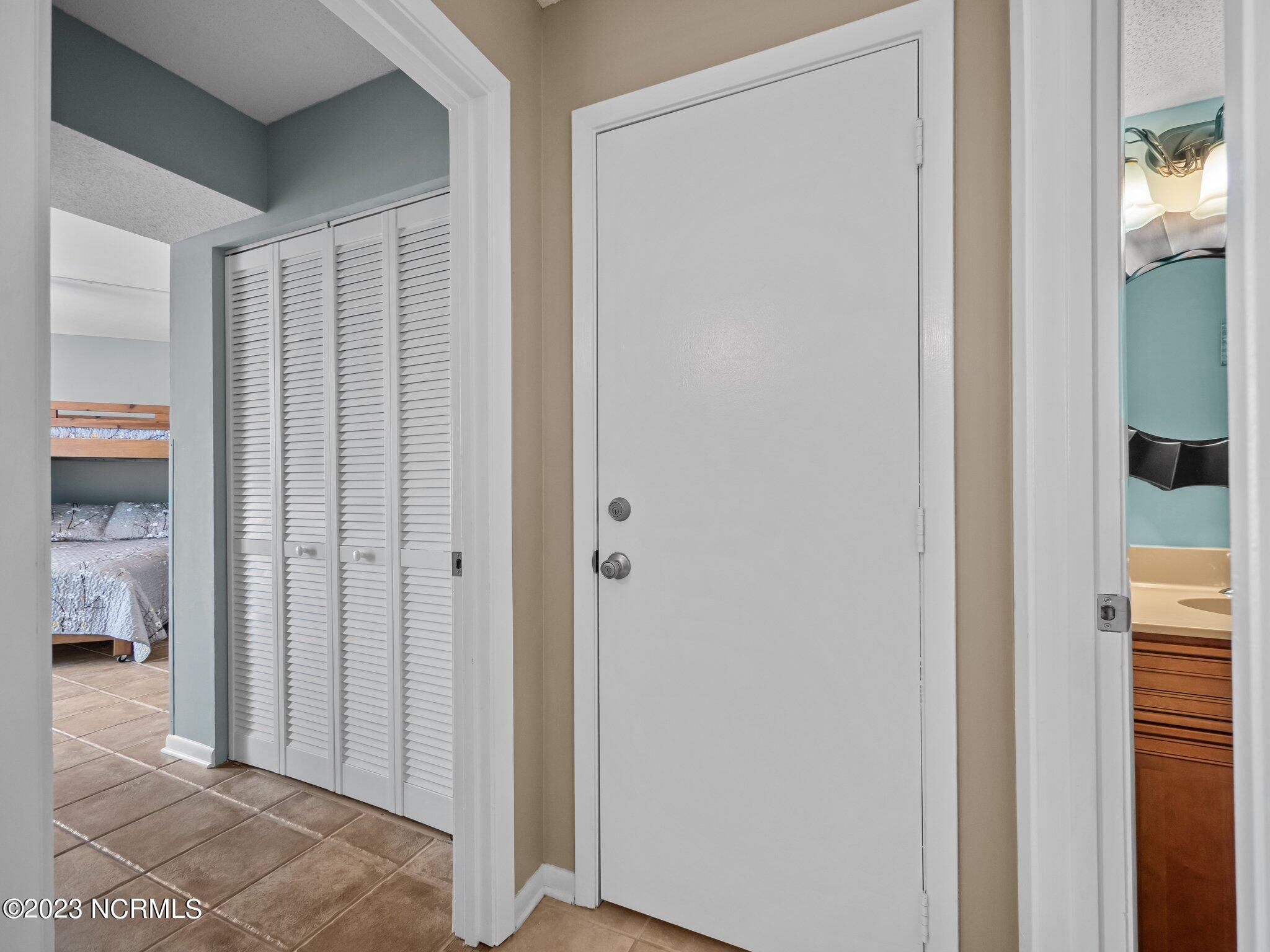 2000 New River Inlet Road, 1304