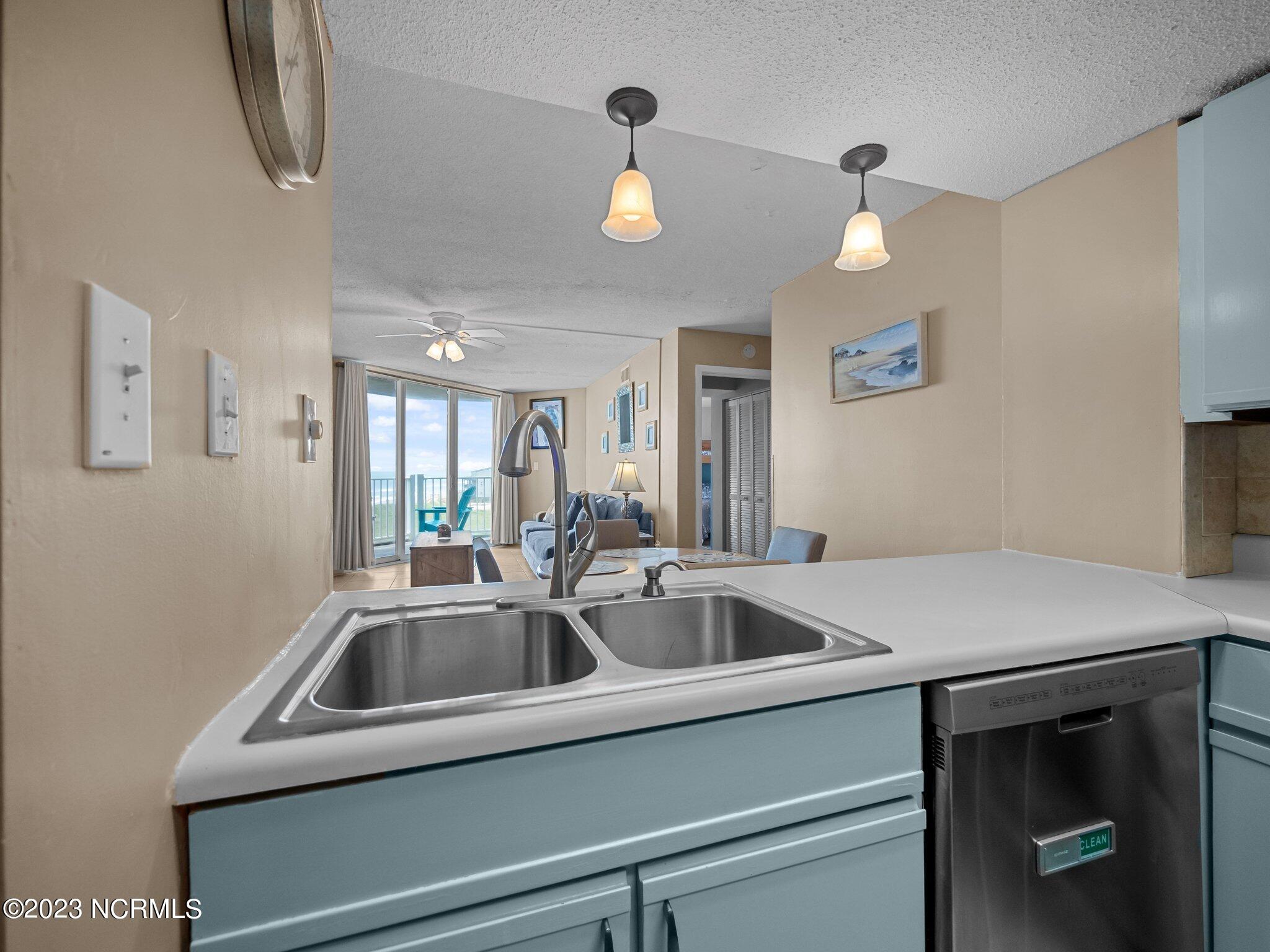 2000 New River Inlet Road, 1304