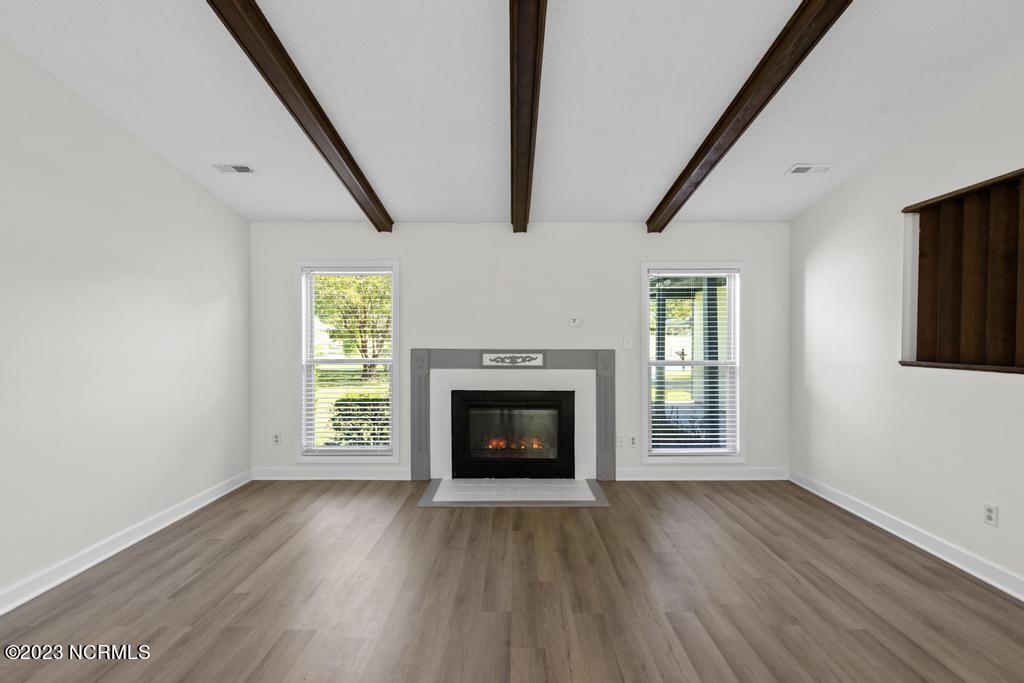 305 W Willowood Lane