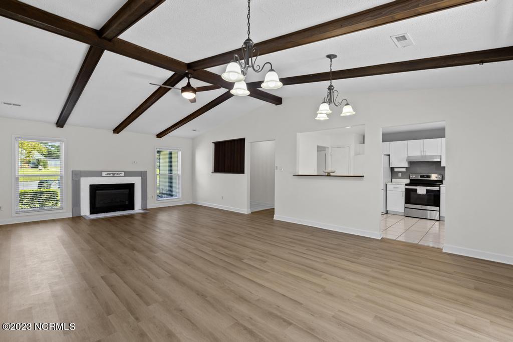 305 W Willowood Lane