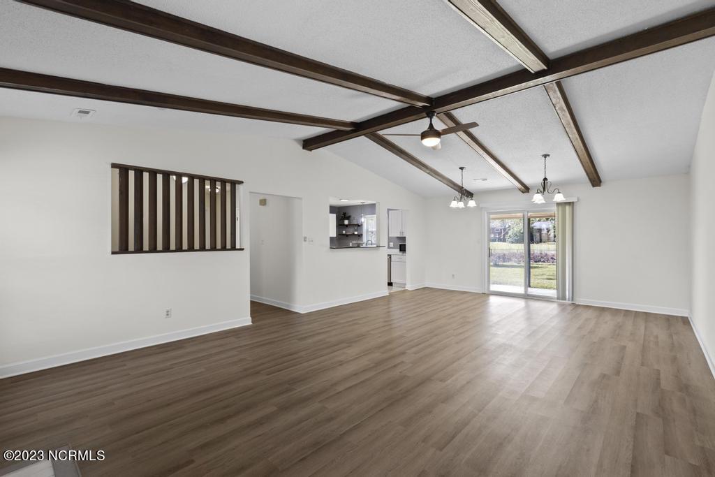 305 W Willowood Lane