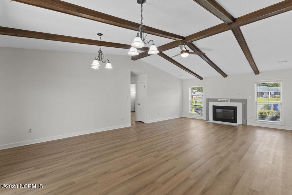 305 W Willowood Lane