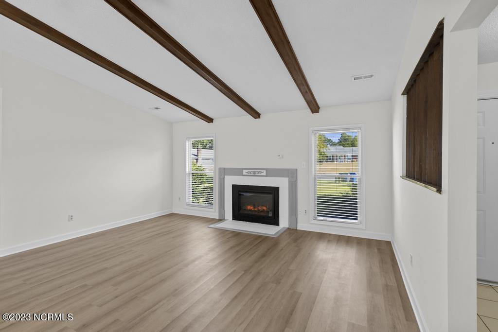305 W Willowood Lane