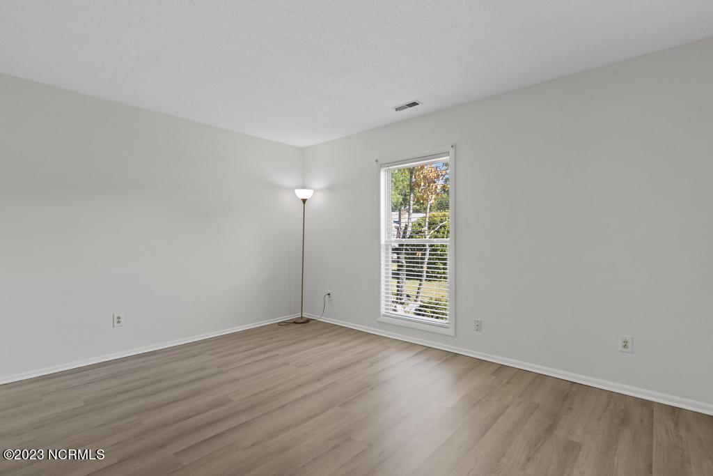 305 W Willowood Lane