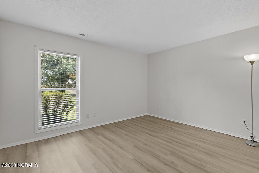305 W Willowood Lane