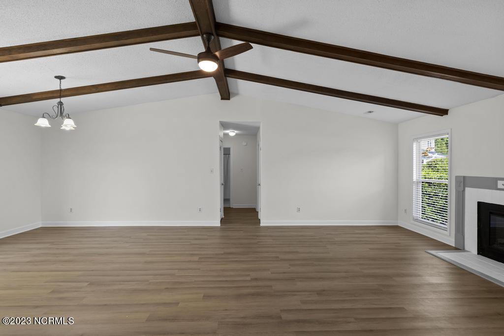 305 W Willowood Lane