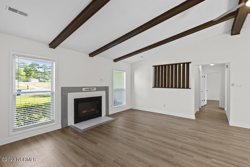 305 W Willowood Lane