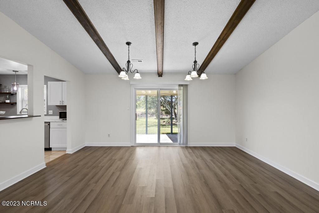 305 W Willowood Lane