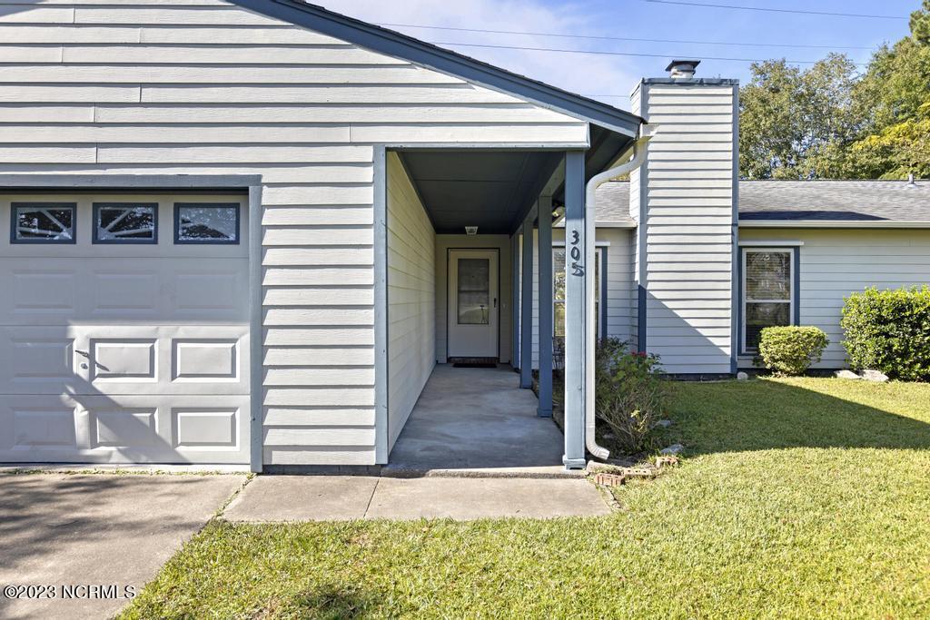 305 W Willowood Lane