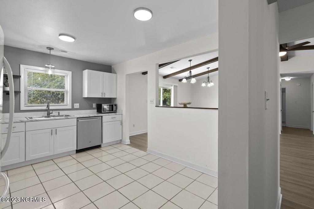 305 W Willowood Lane