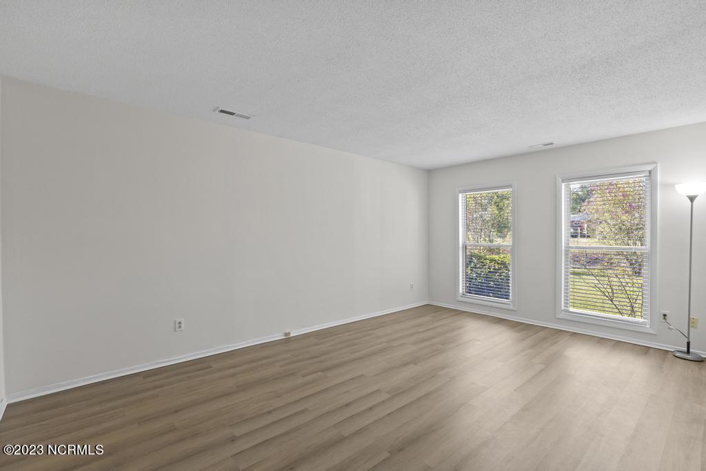 305 W Willowood Lane