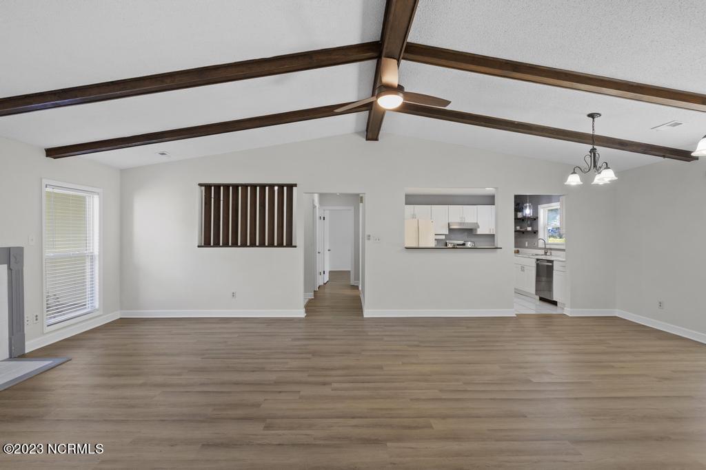 305 W Willowood Lane