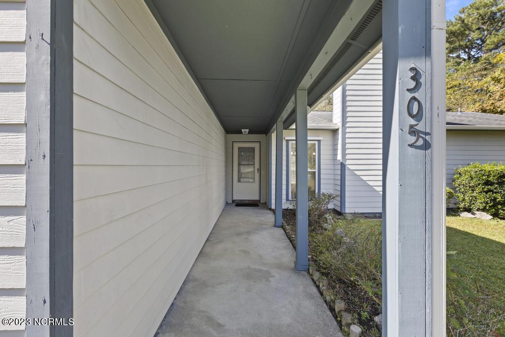 305 W Willowood Lane