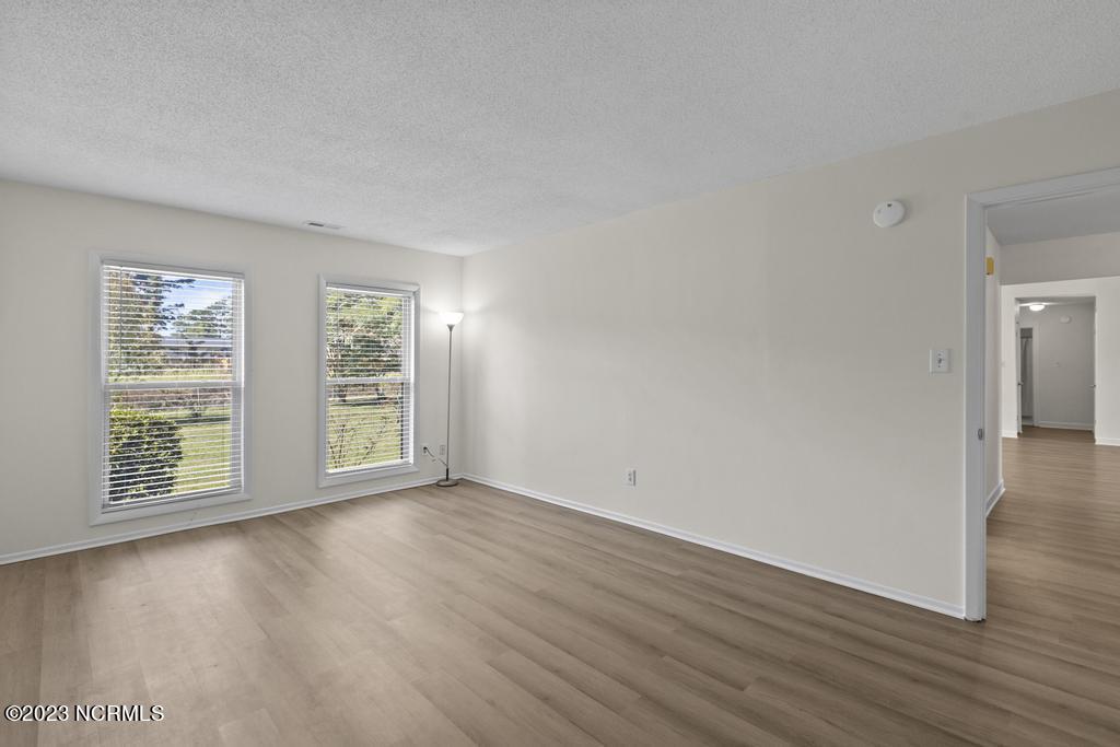 305 W Willowood Lane