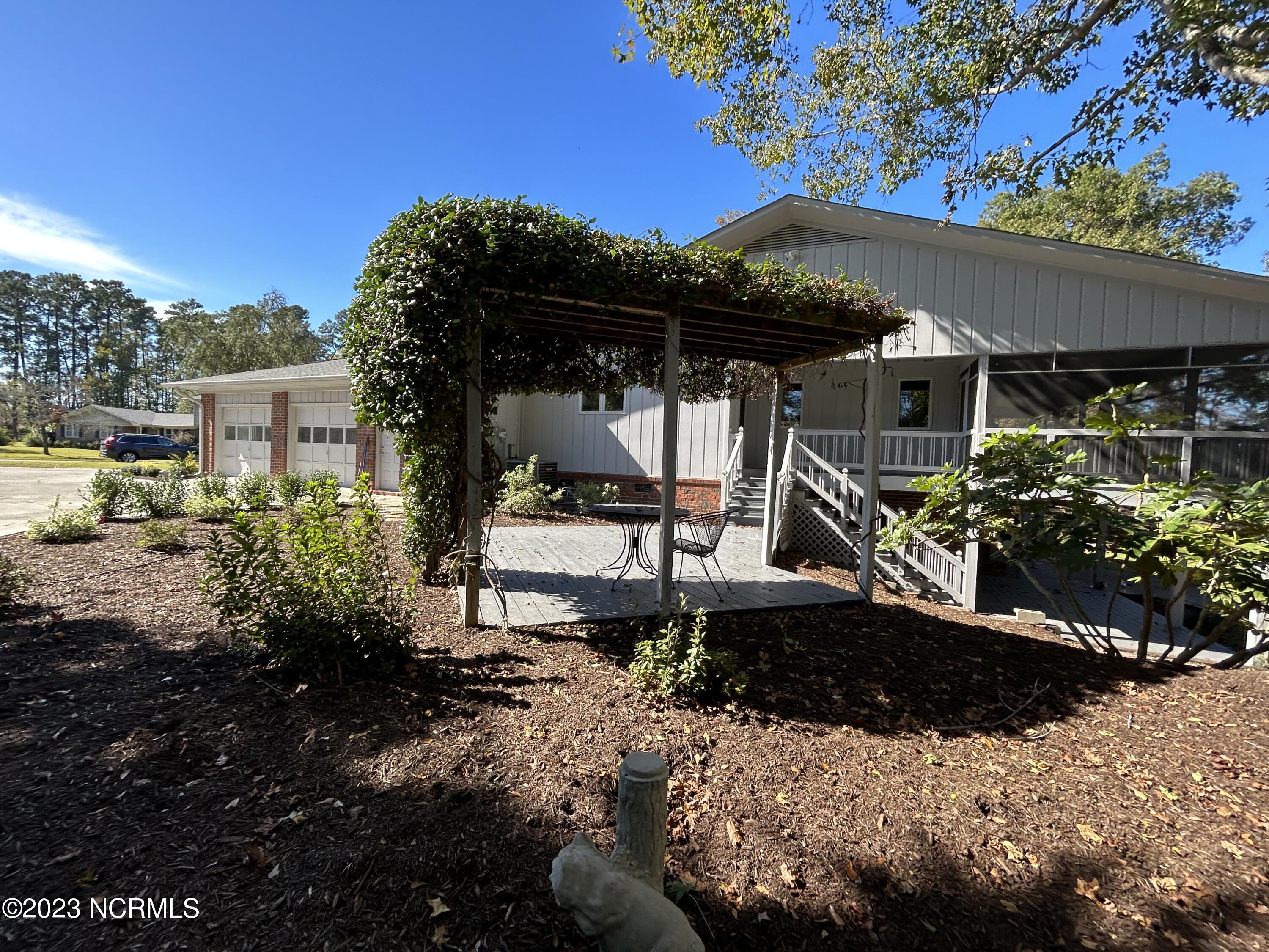 9712 Sturgeon Drive NE