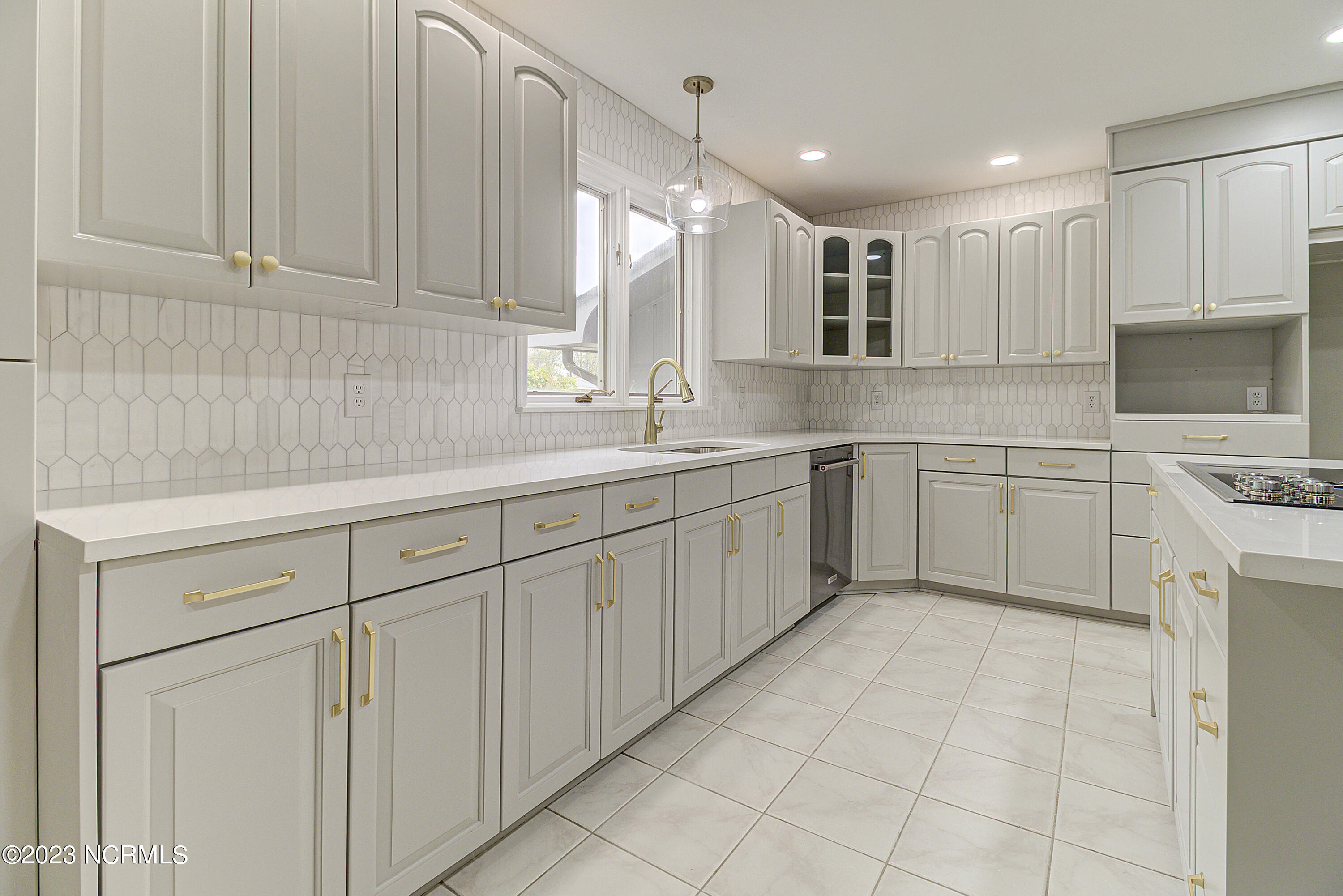 9712 Sturgeon Drive NE