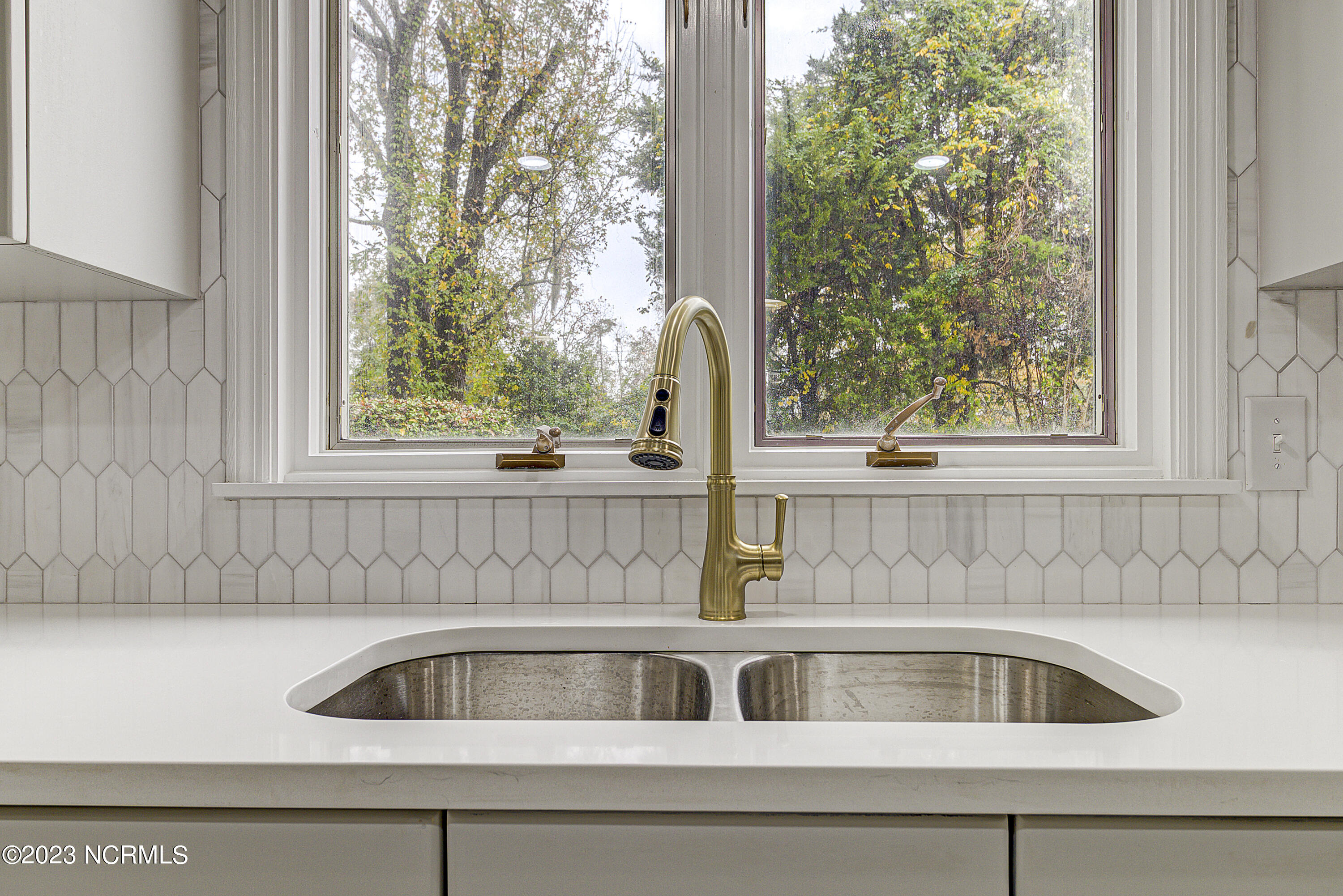 9712 Sturgeon Drive NE