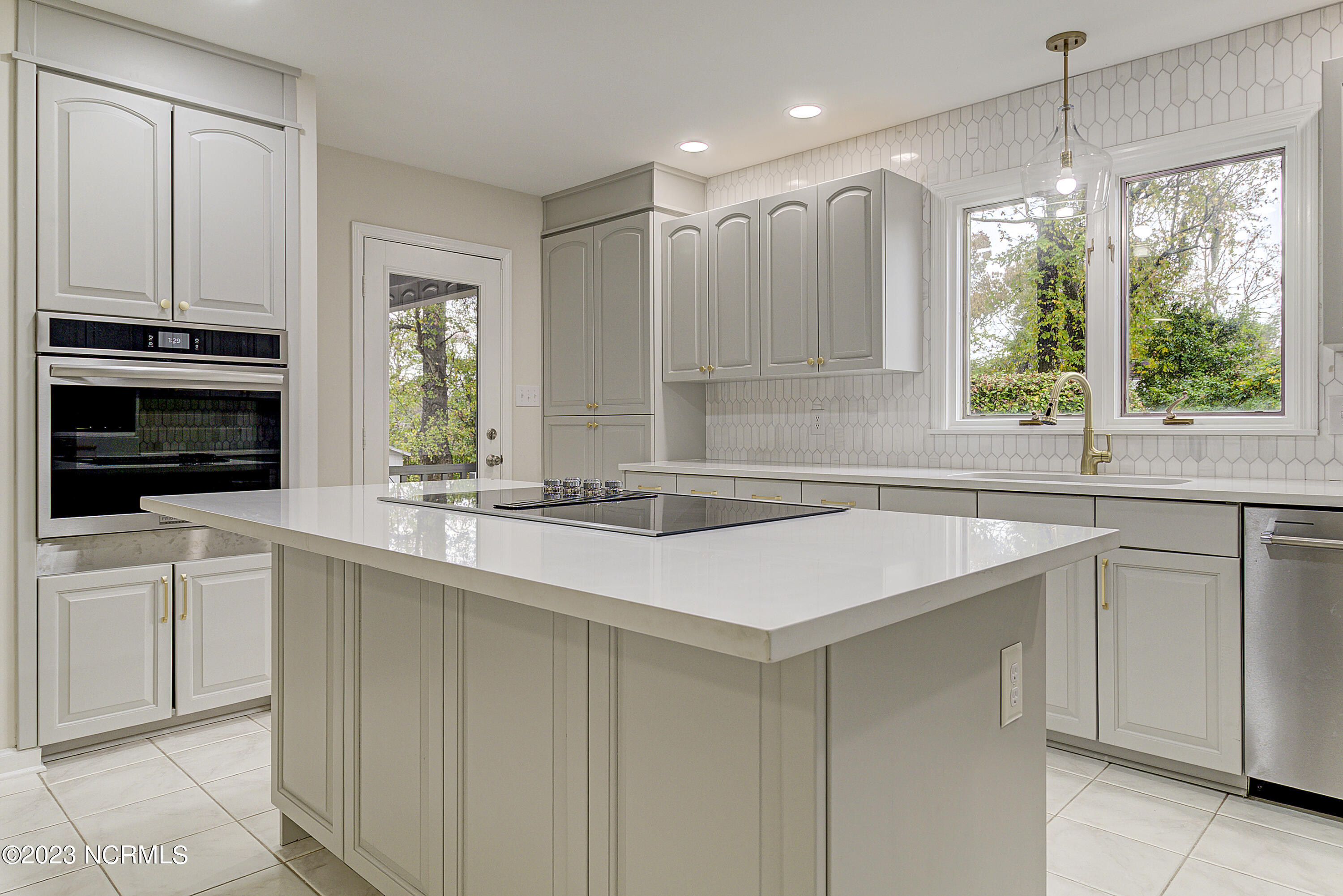 9712 Sturgeon Drive NE