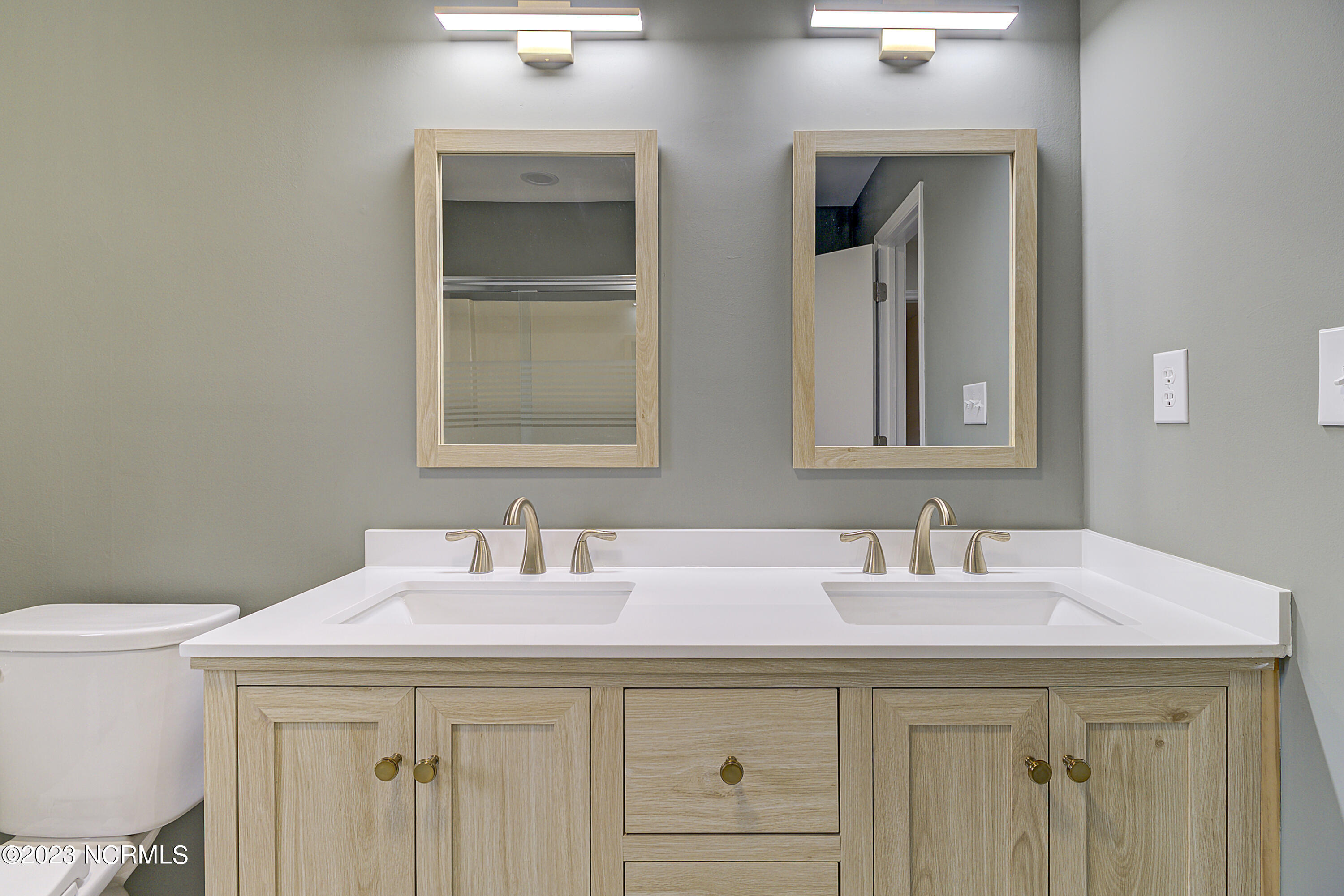 9712 Sturgeon Drive NE