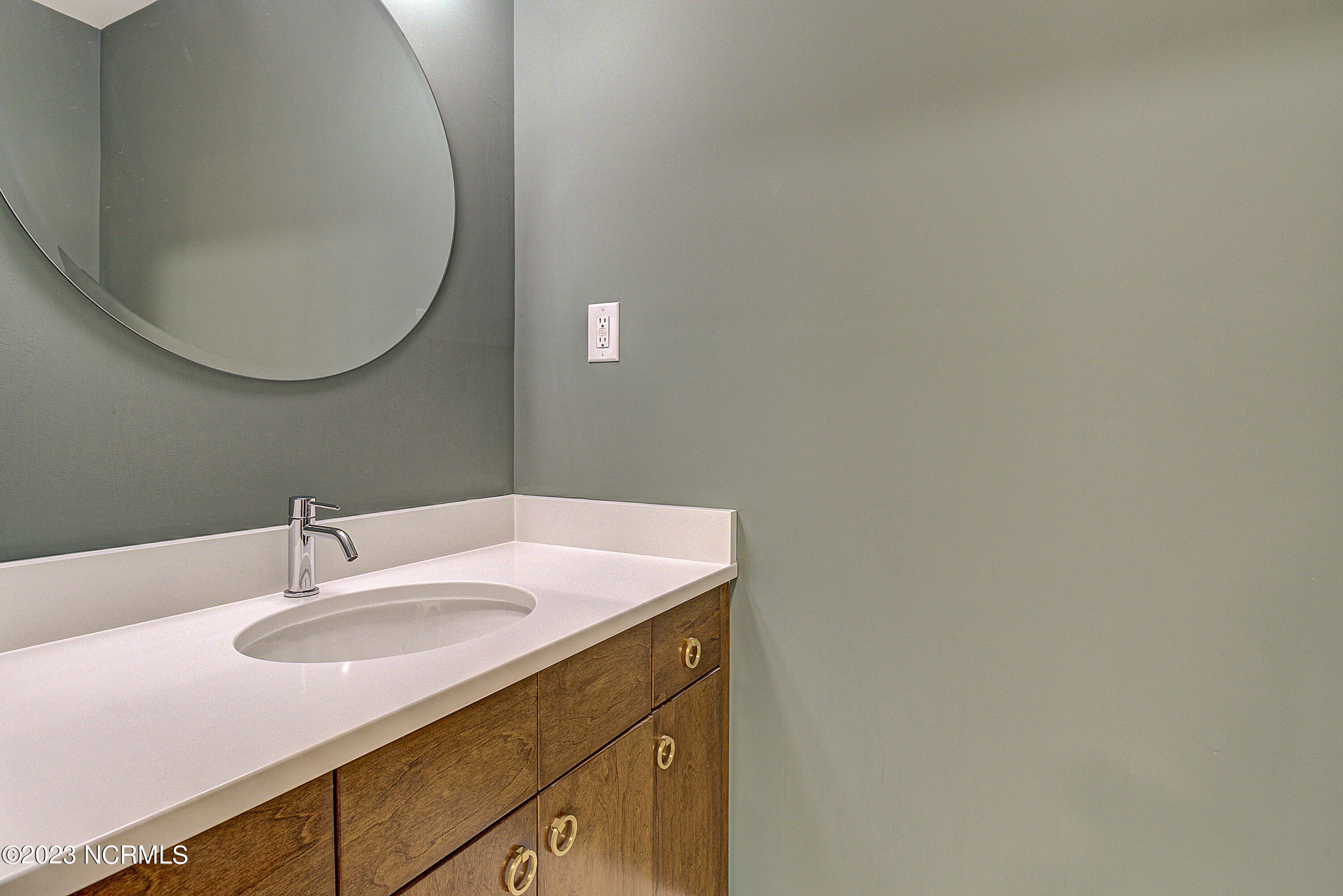 9712 Sturgeon Drive NE