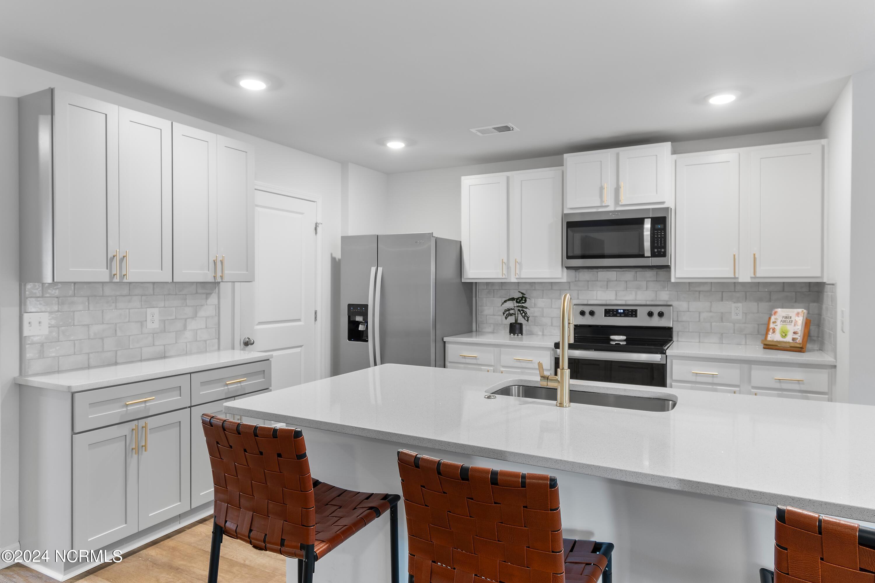 704 Buckeye Road NE
