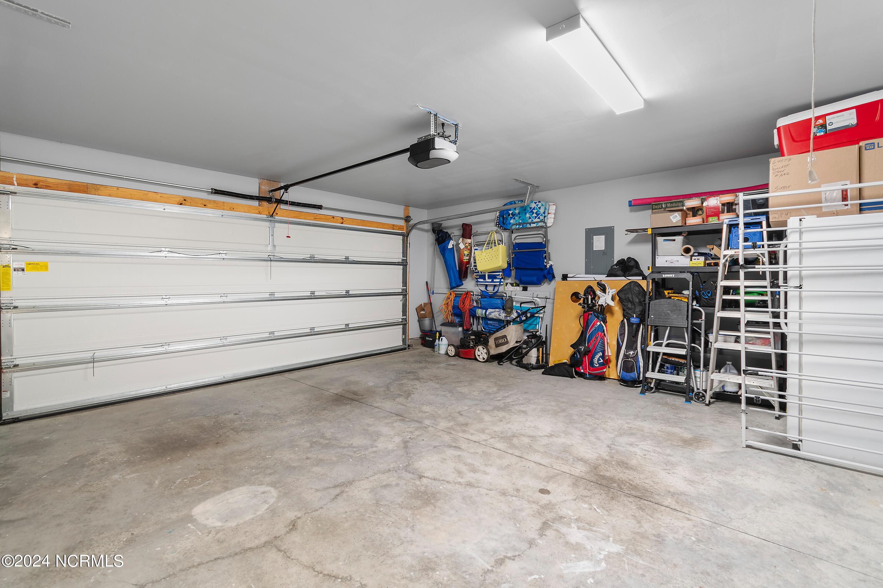 704 Buckeye Road NE