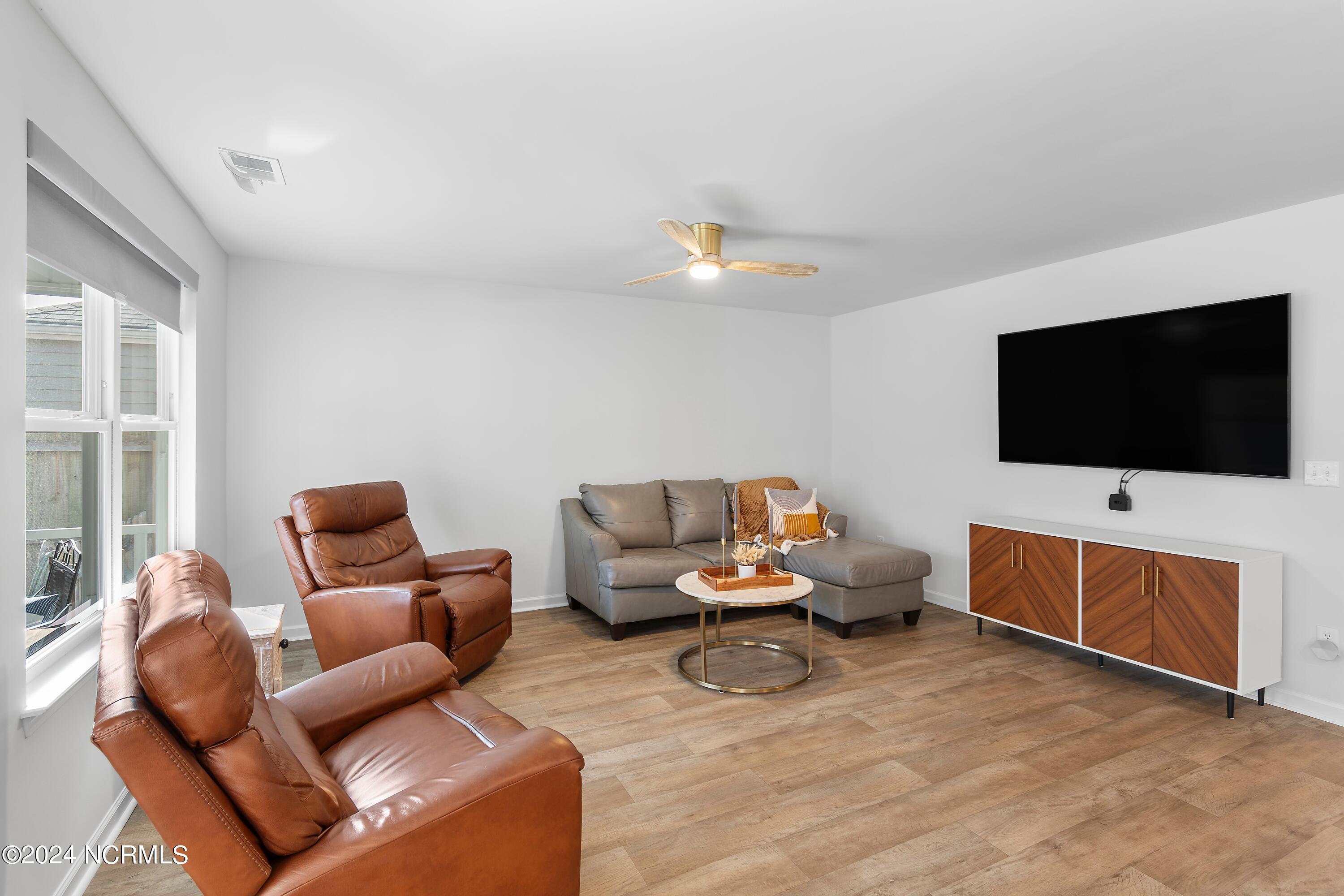 704 Buckeye Road NE