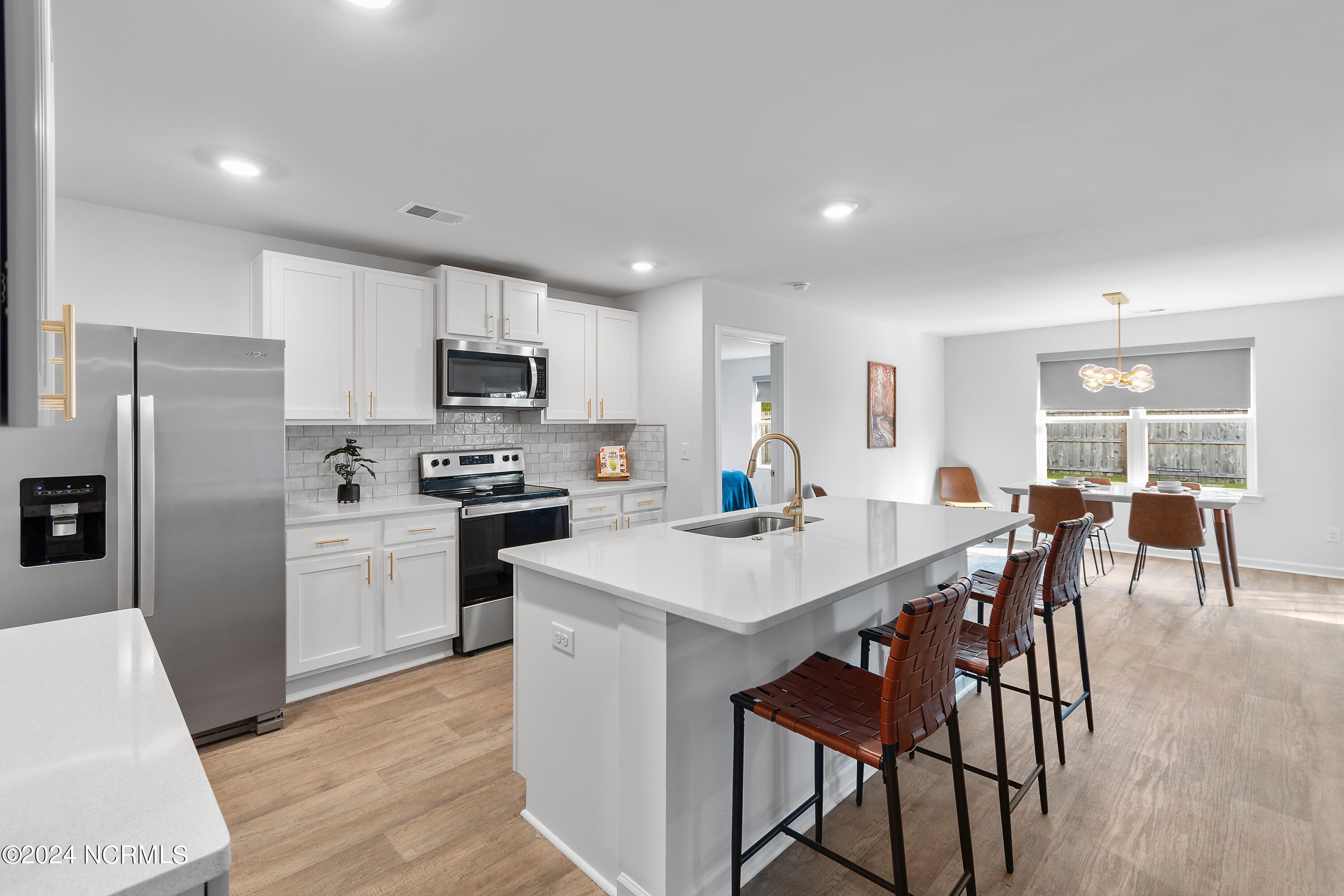 704 Buckeye Road NE