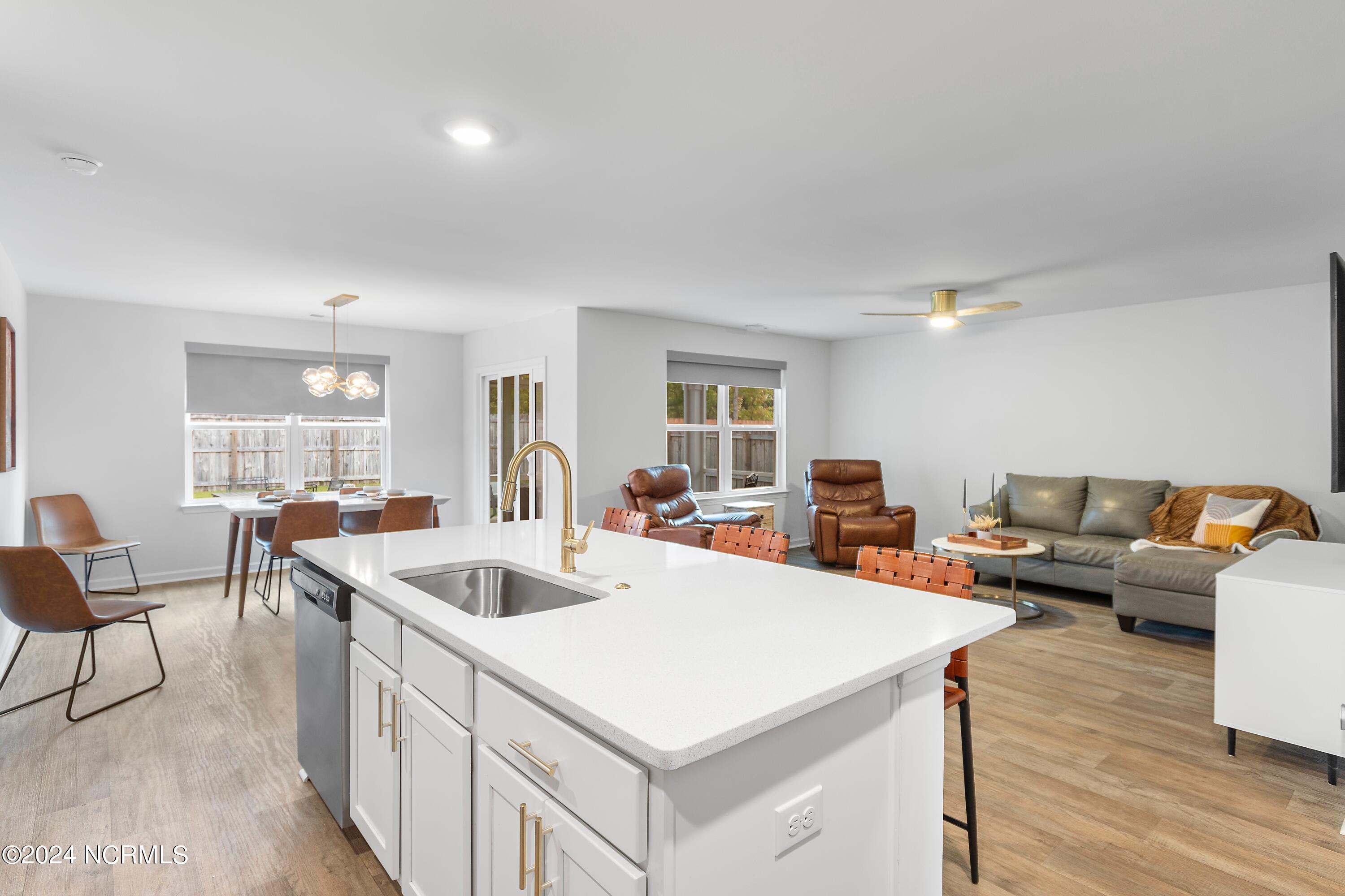 704 Buckeye Road NE