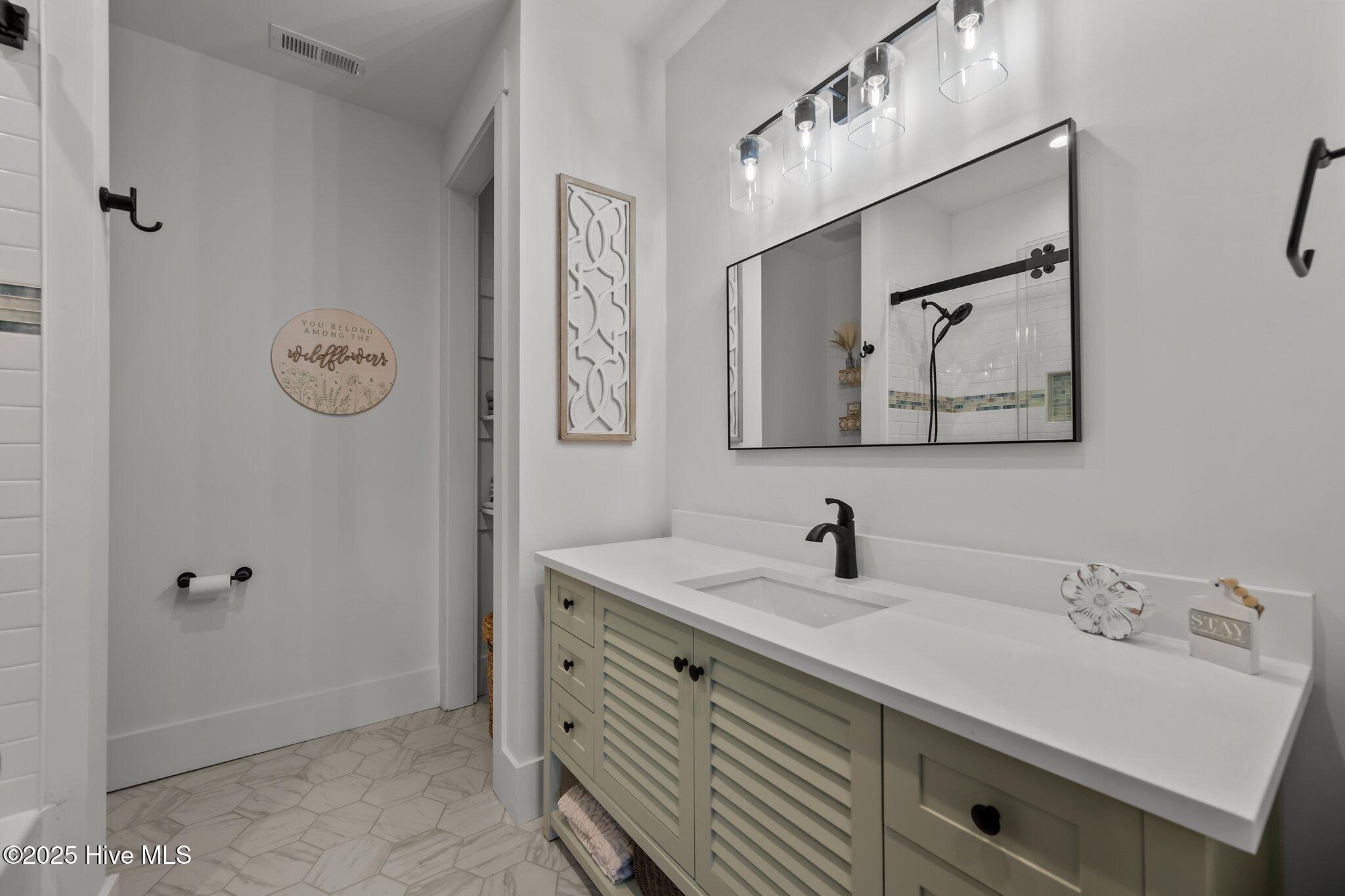 126 W Colonnade Drive