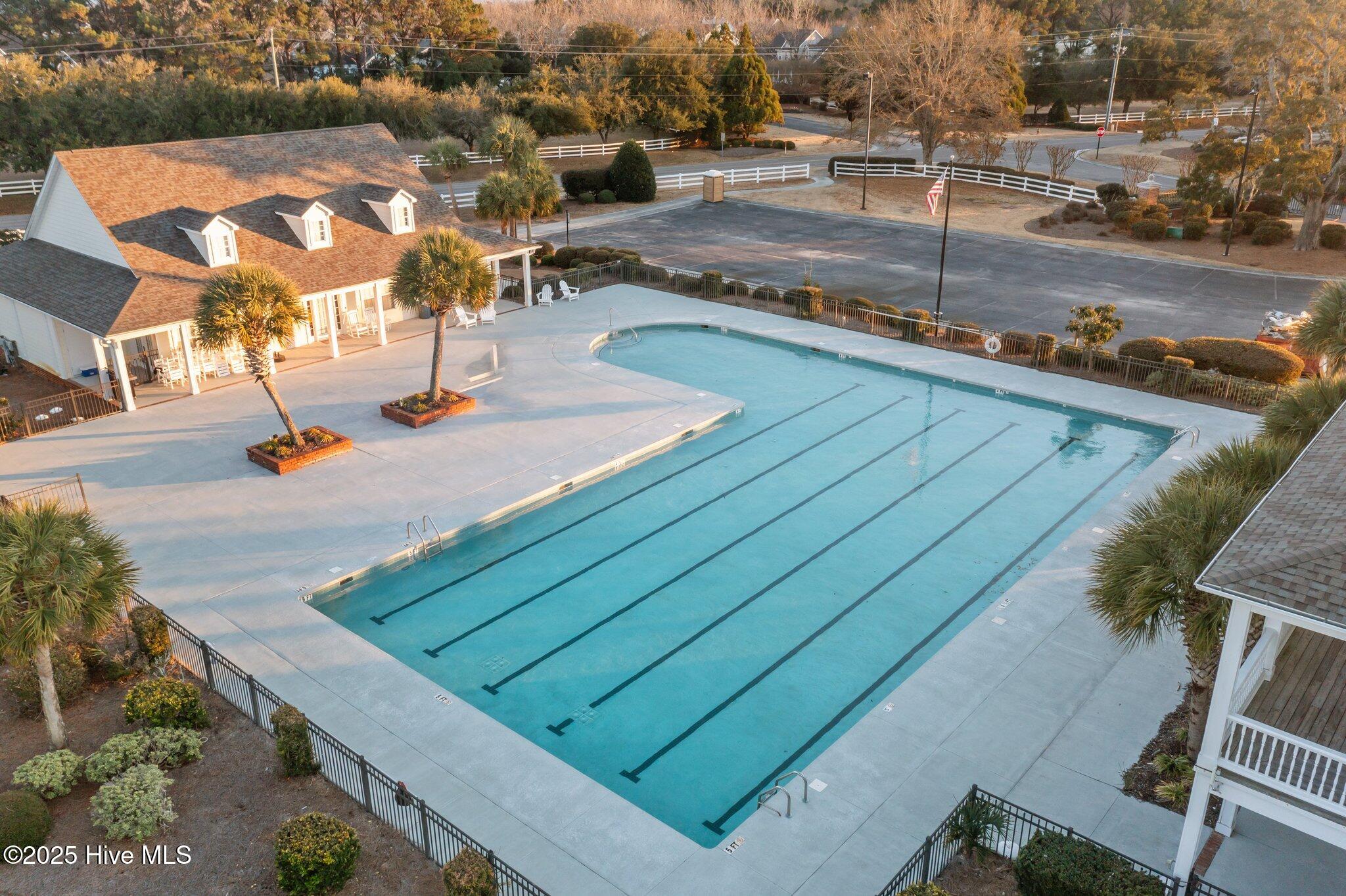 126 W Colonnade Drive