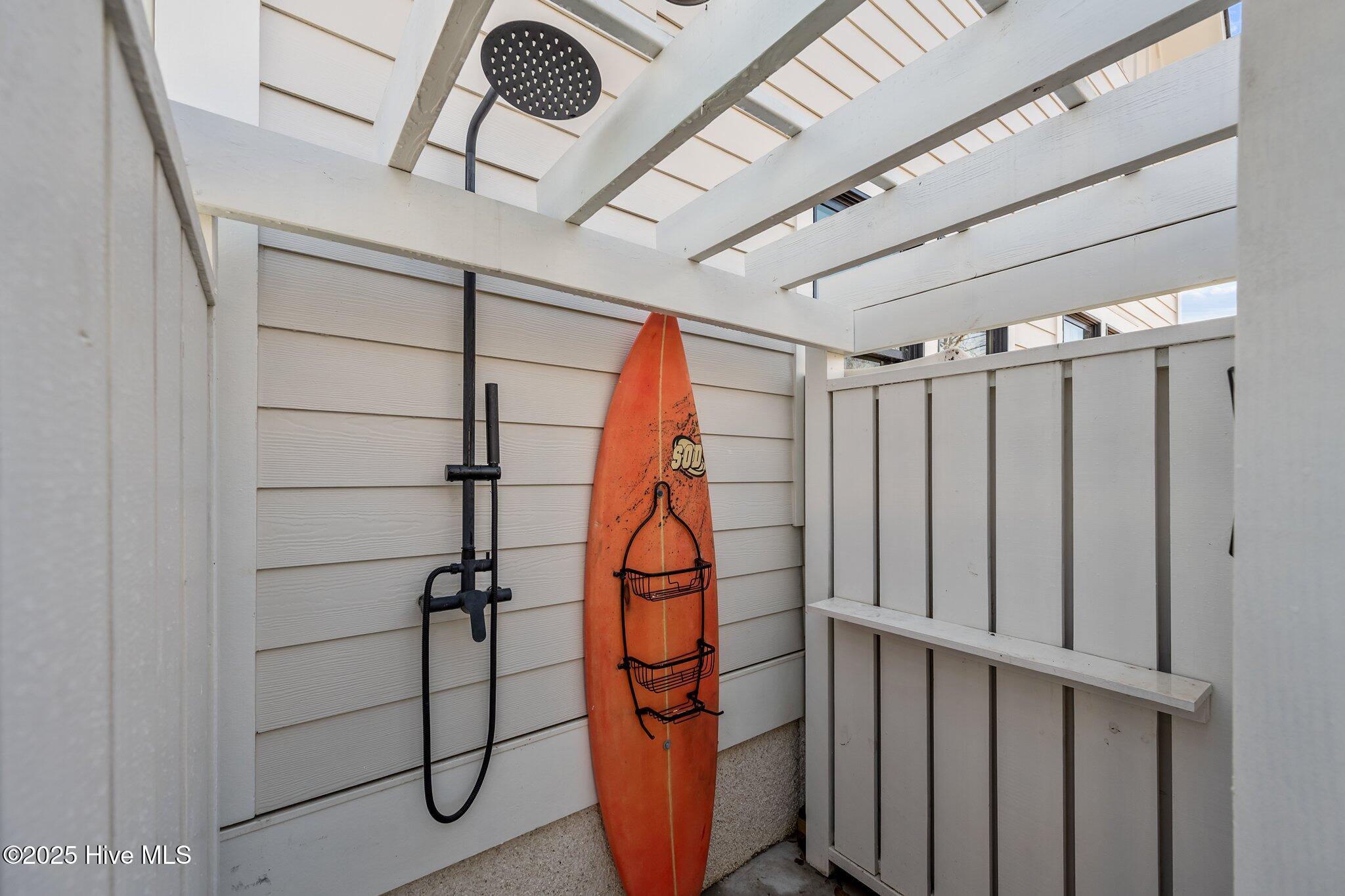 126 W Colonnade Drive