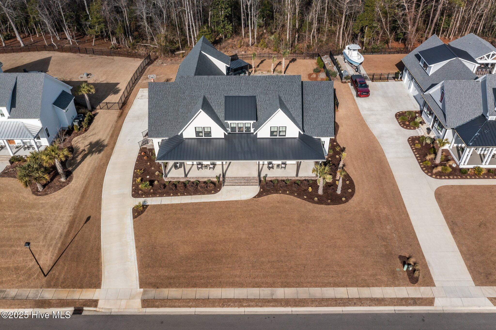 126 W Colonnade Drive