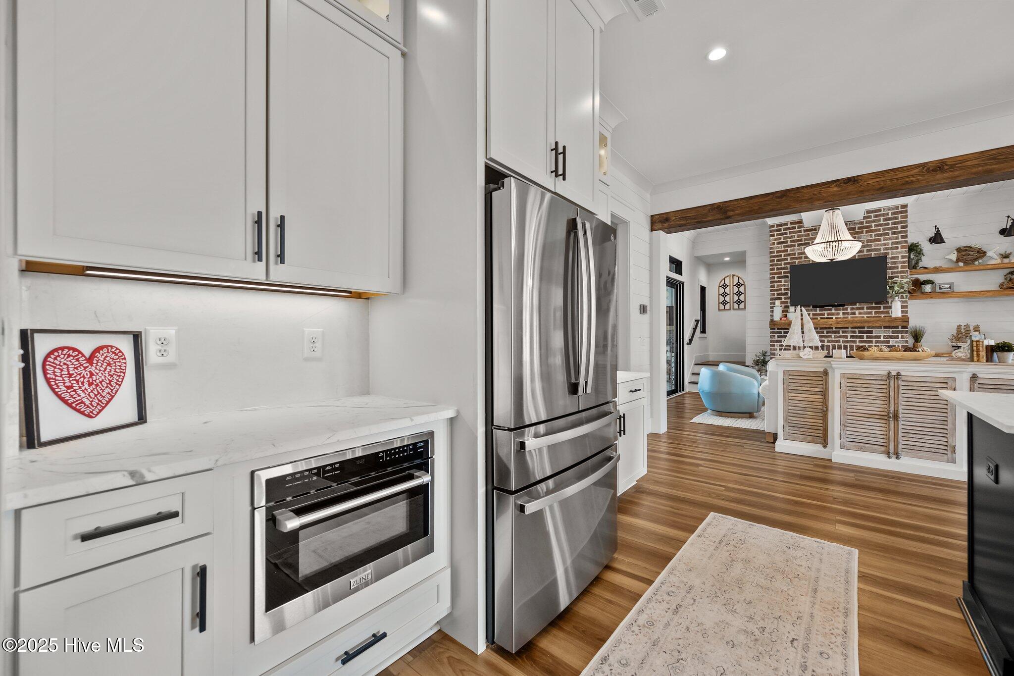 126 W Colonnade Drive