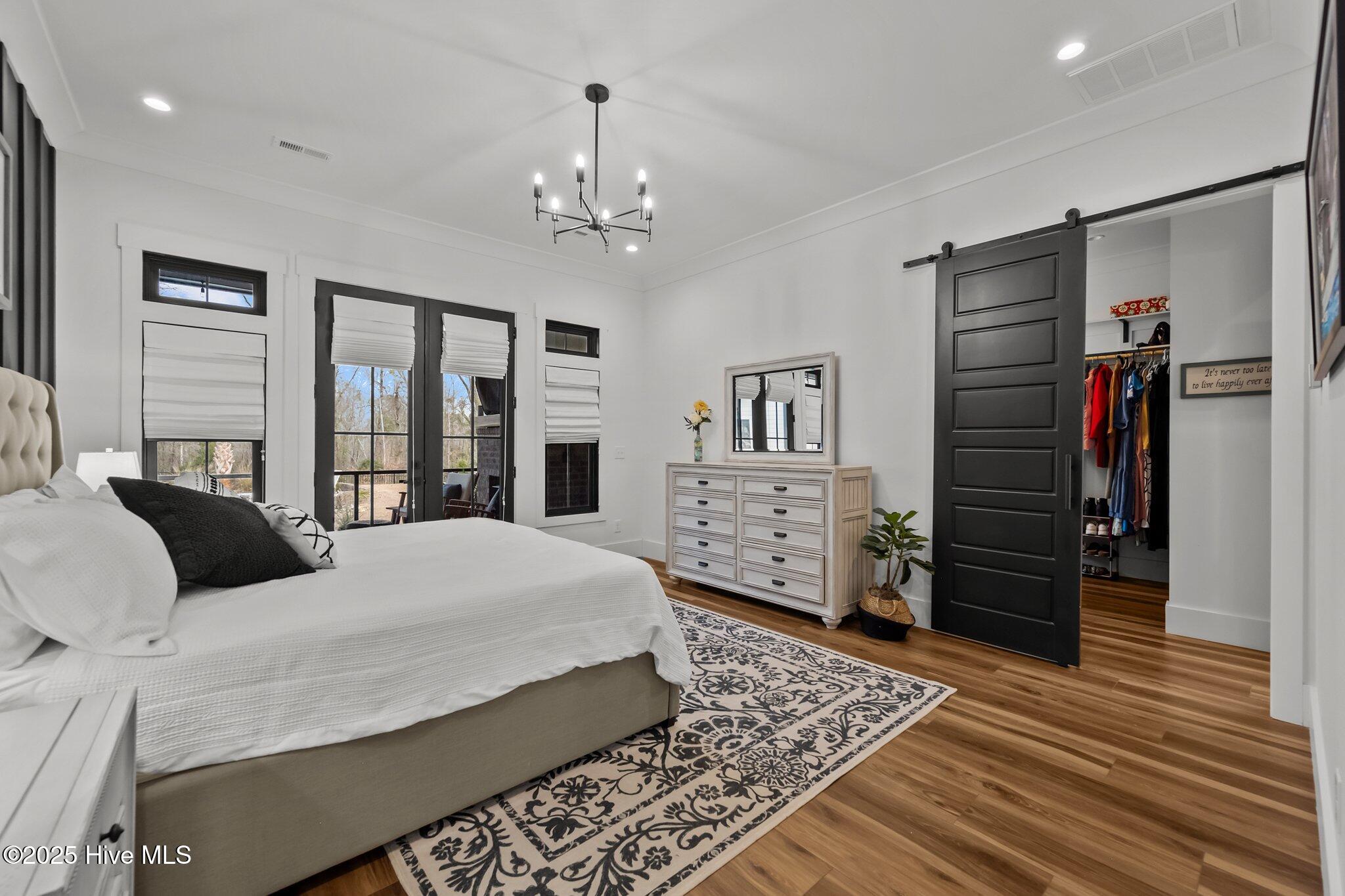 126 W Colonnade Drive