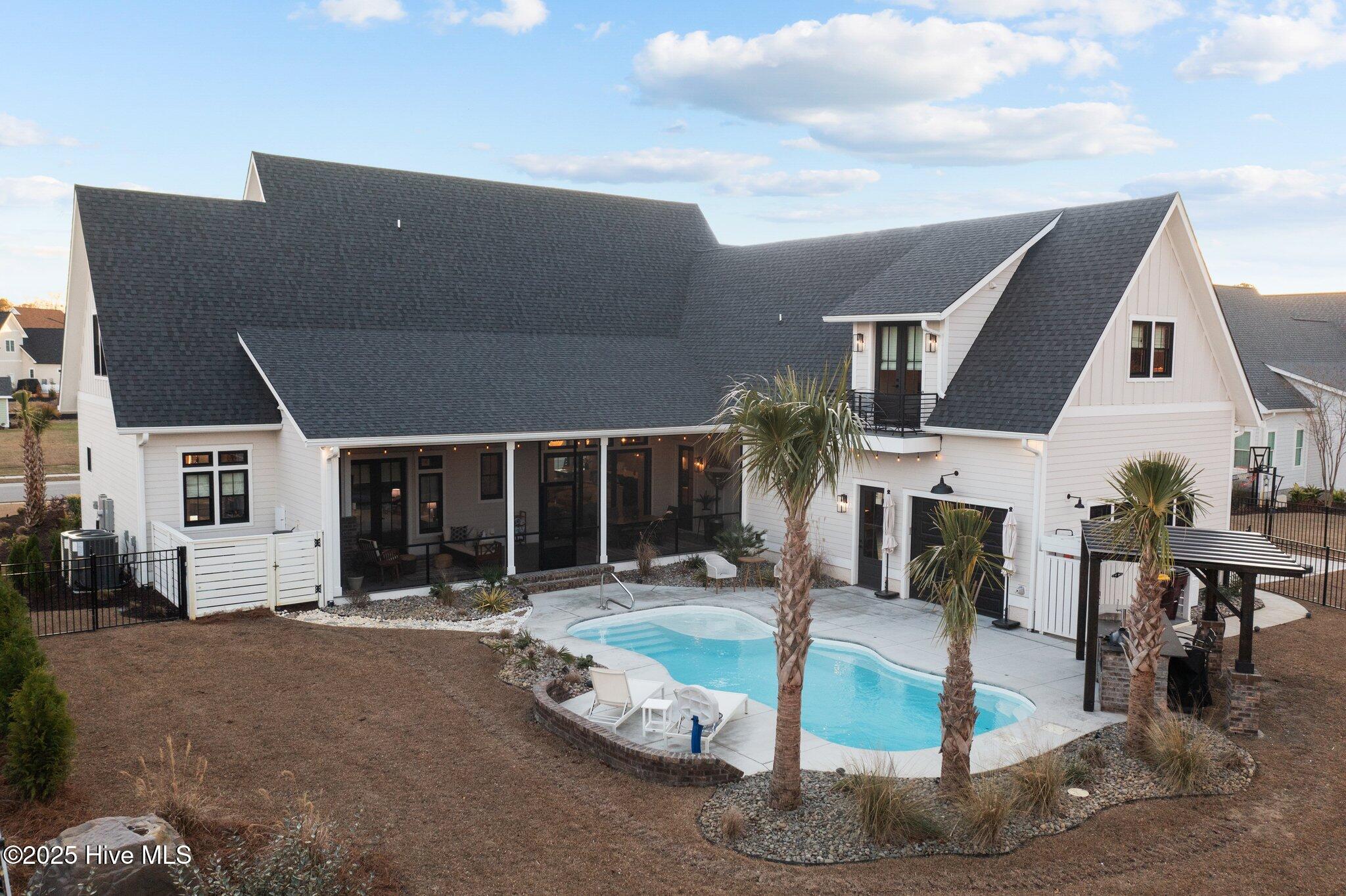 126 W Colonnade Drive