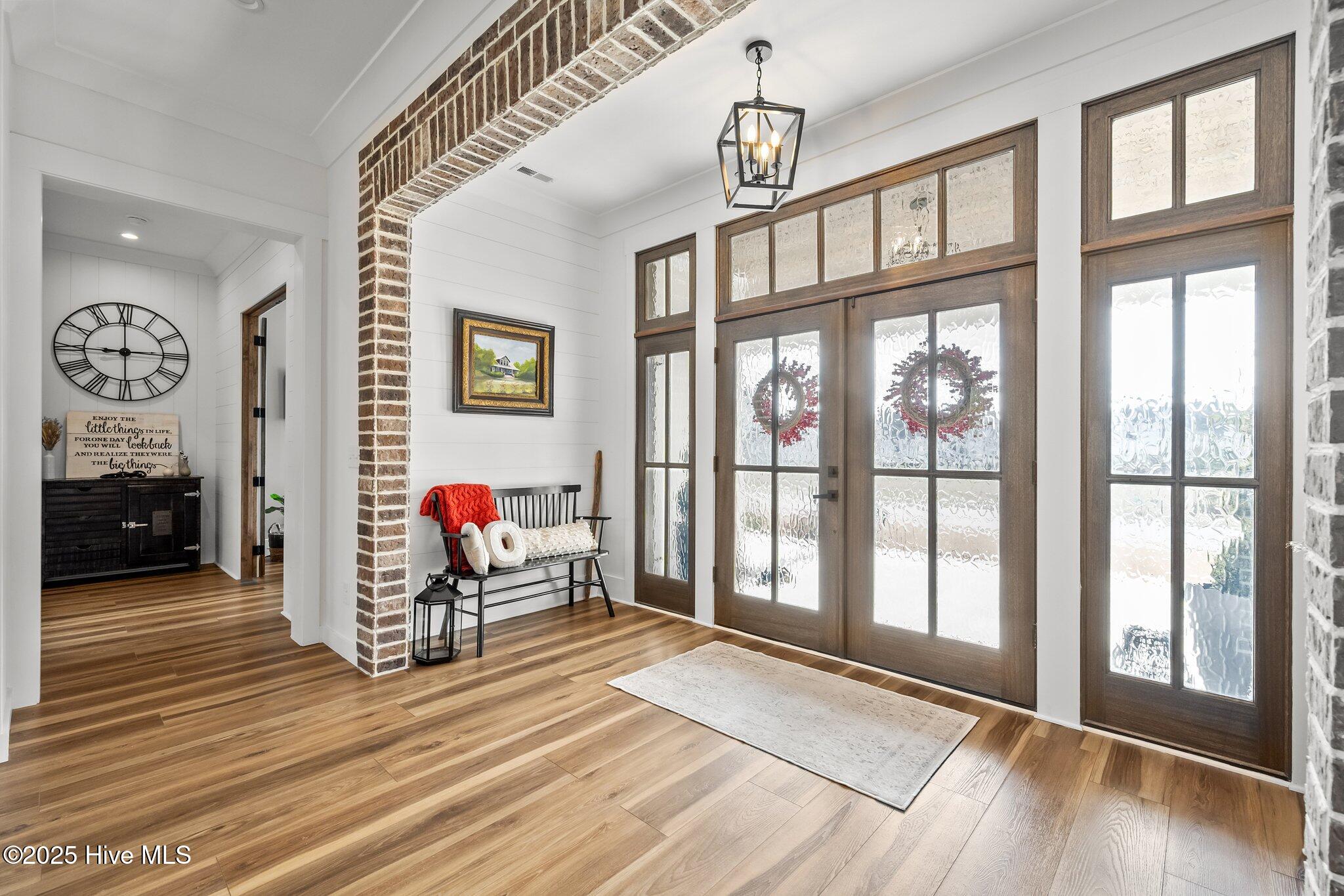 126 W Colonnade Drive