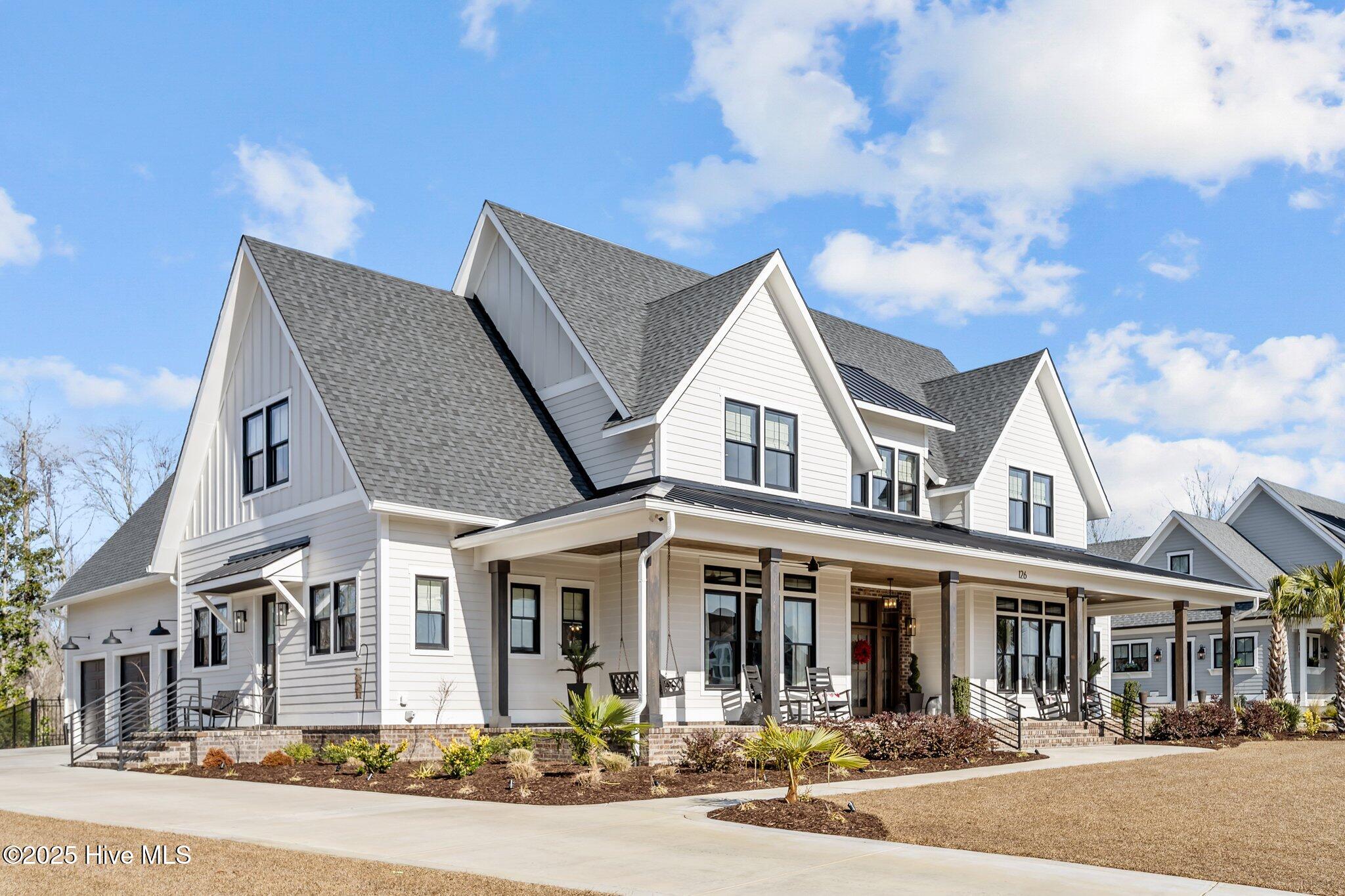 126 W Colonnade Drive