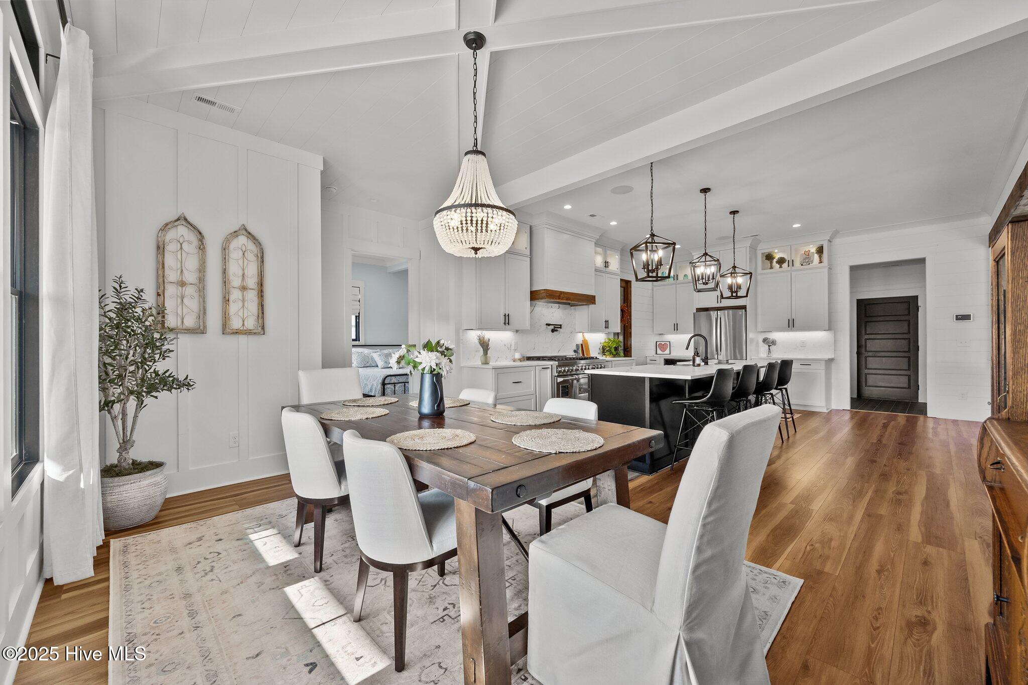 126 W Colonnade Drive