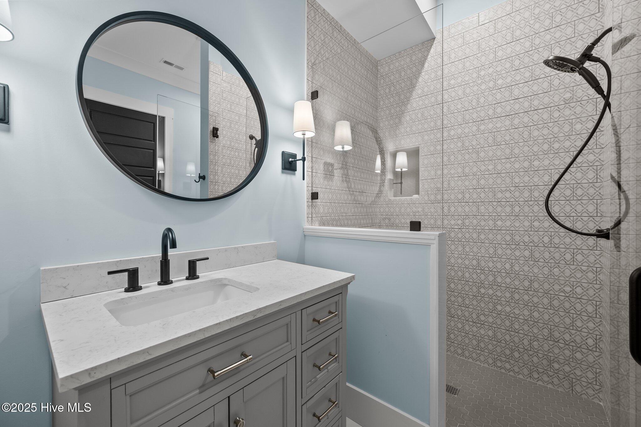 126 W Colonnade Drive