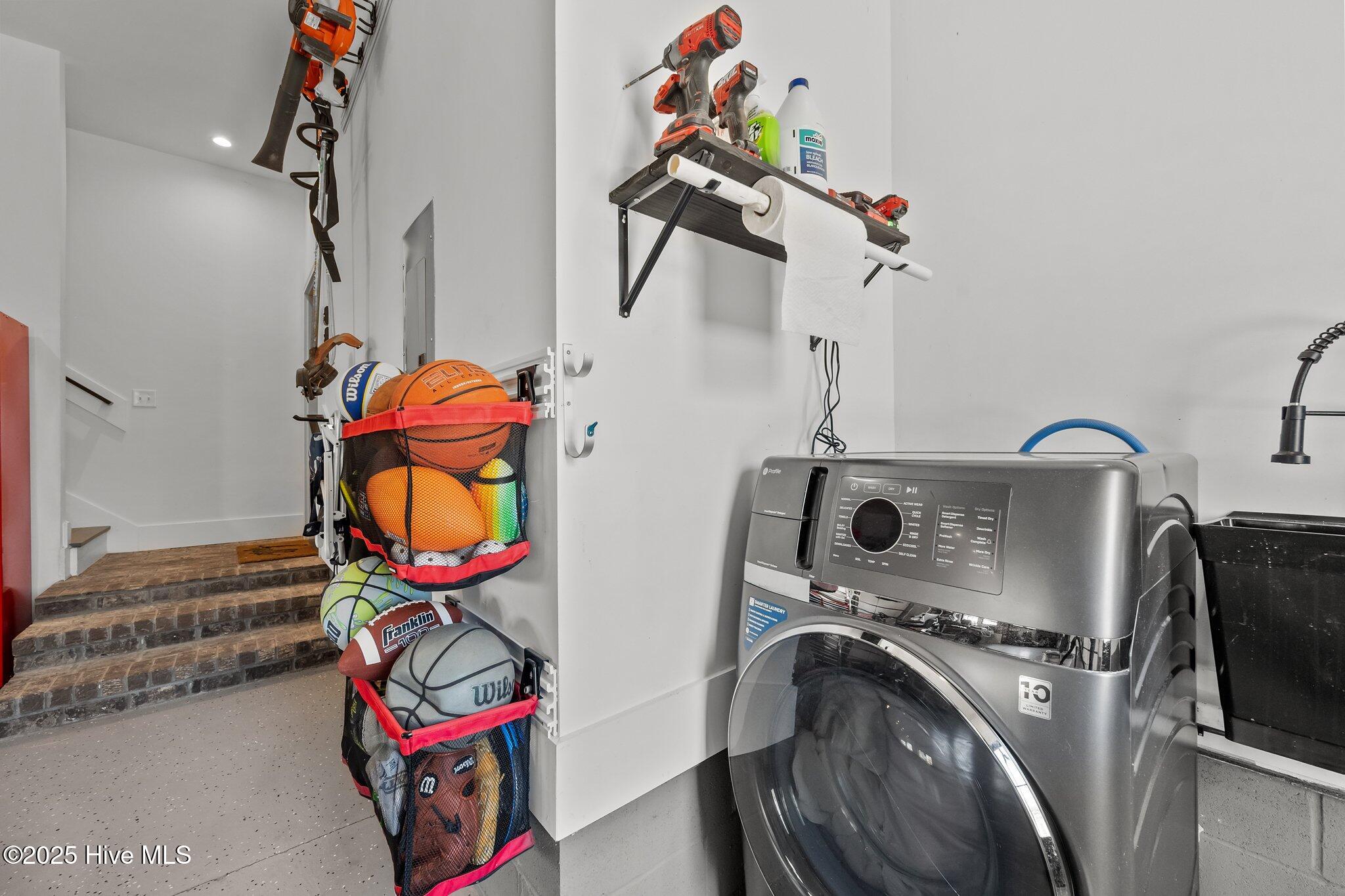 126 W Colonnade Drive