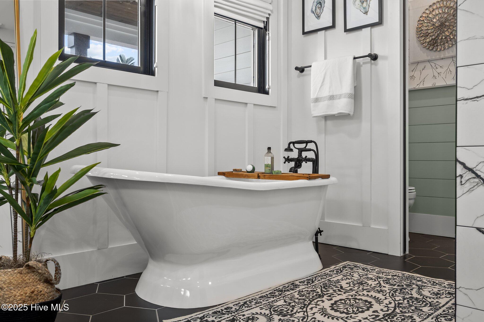 126 W Colonnade Drive